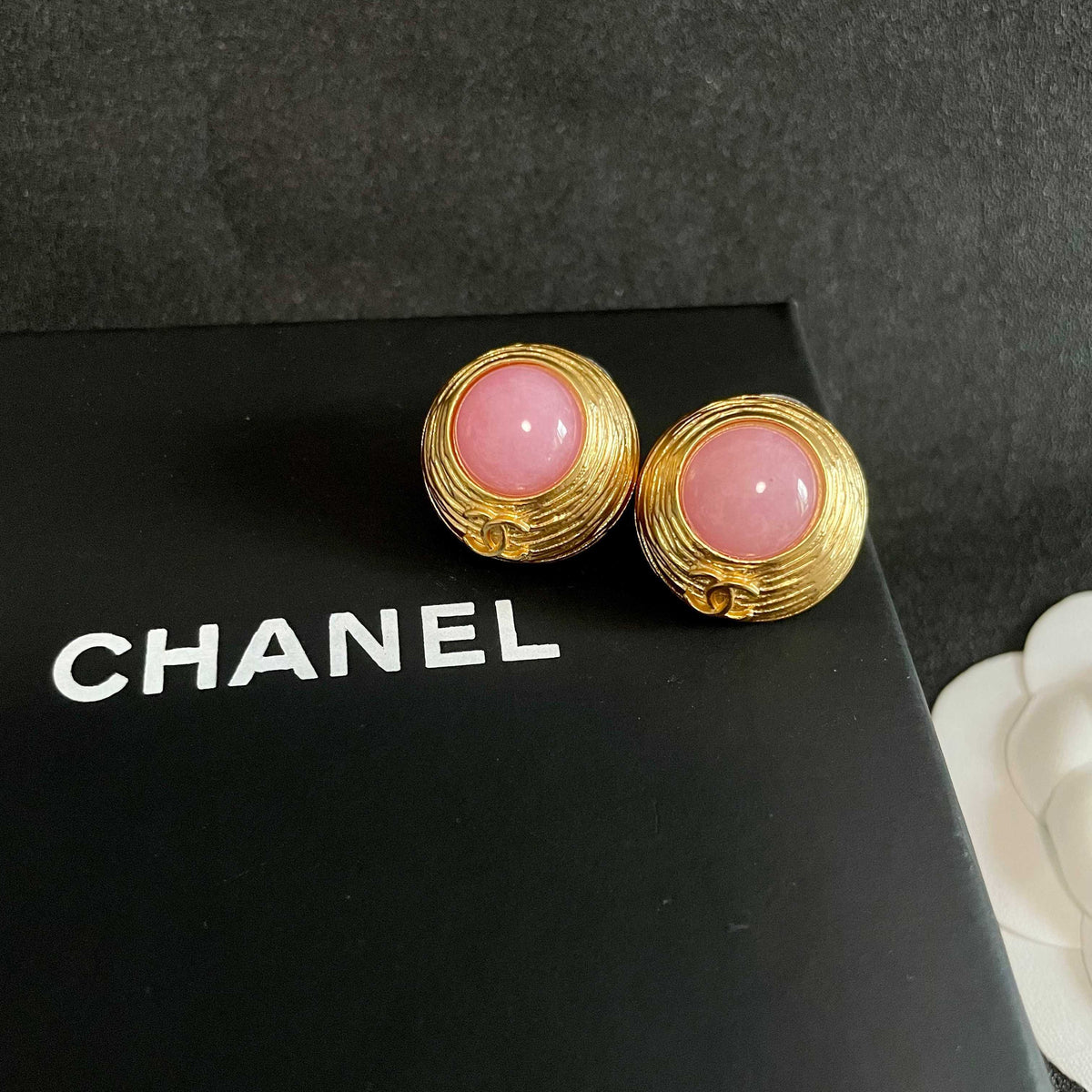 Double-C Emblem Stud Earrings in Polished Metal-Tone – Design 281 detail view