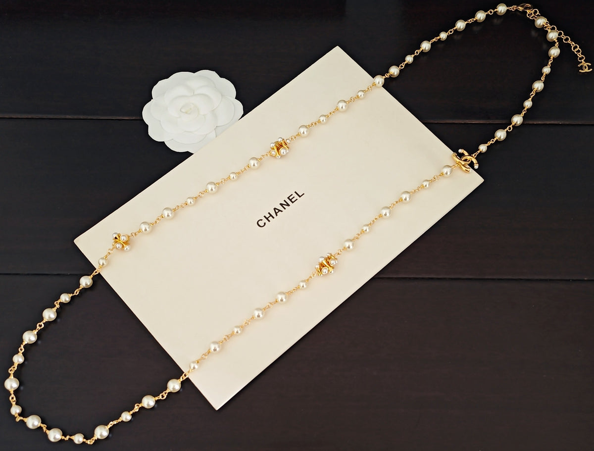 Pearl Pearl-Detail Pendant Necklace – Pearl Detail – Design 005 detail view