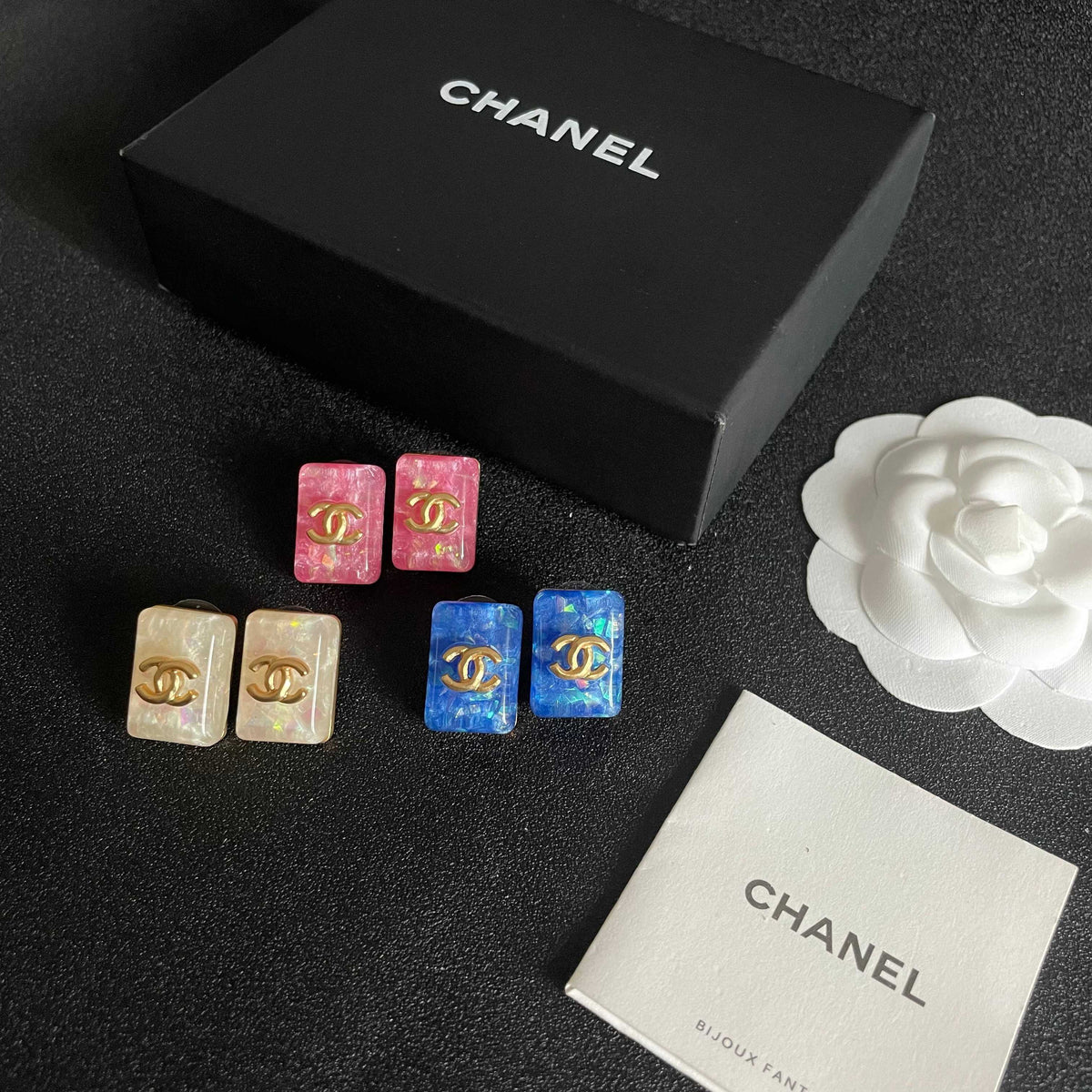Double-C Emblem Stud Earrings in Polished Metal-Tone – Design 476 side detail