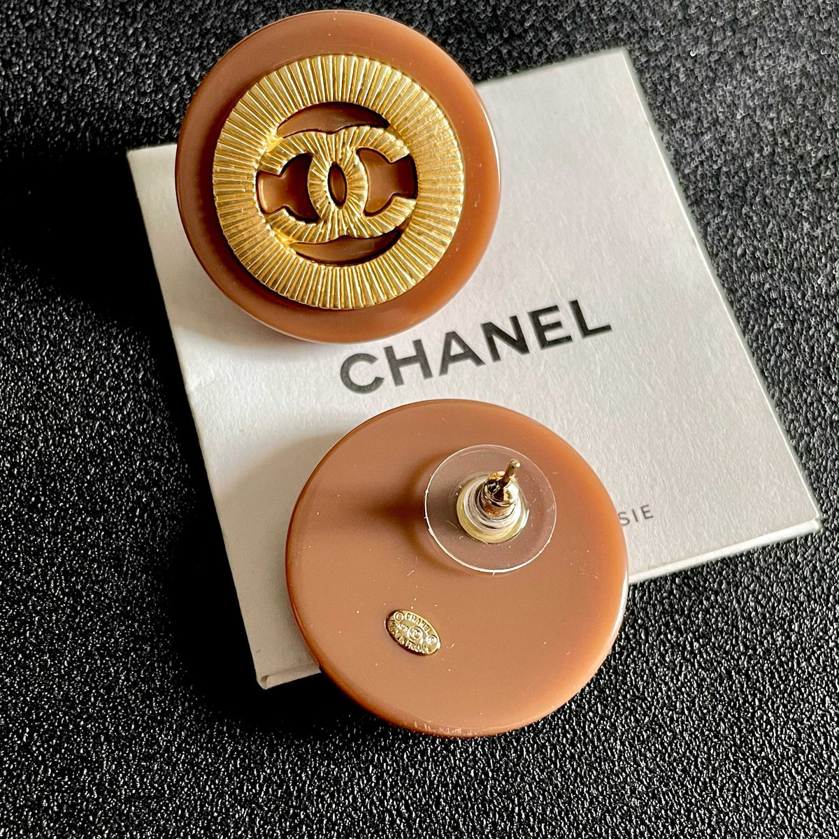 Double-C Emblem Stud Earrings in Polished Metal-Tone – Design 051 main product view