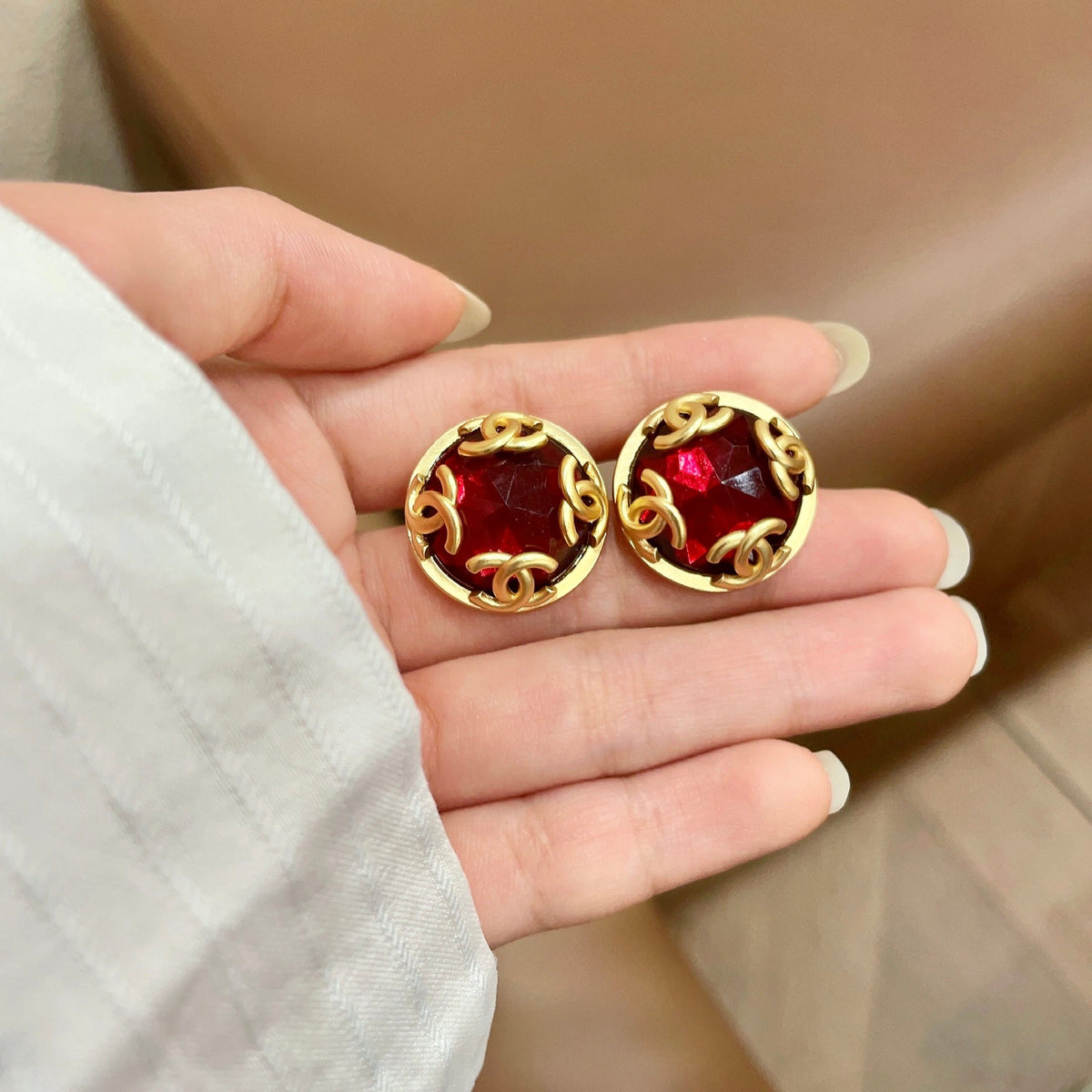 Double-C Emblem Stud Earrings in Polished Metal-Tone – Design 050 side detail