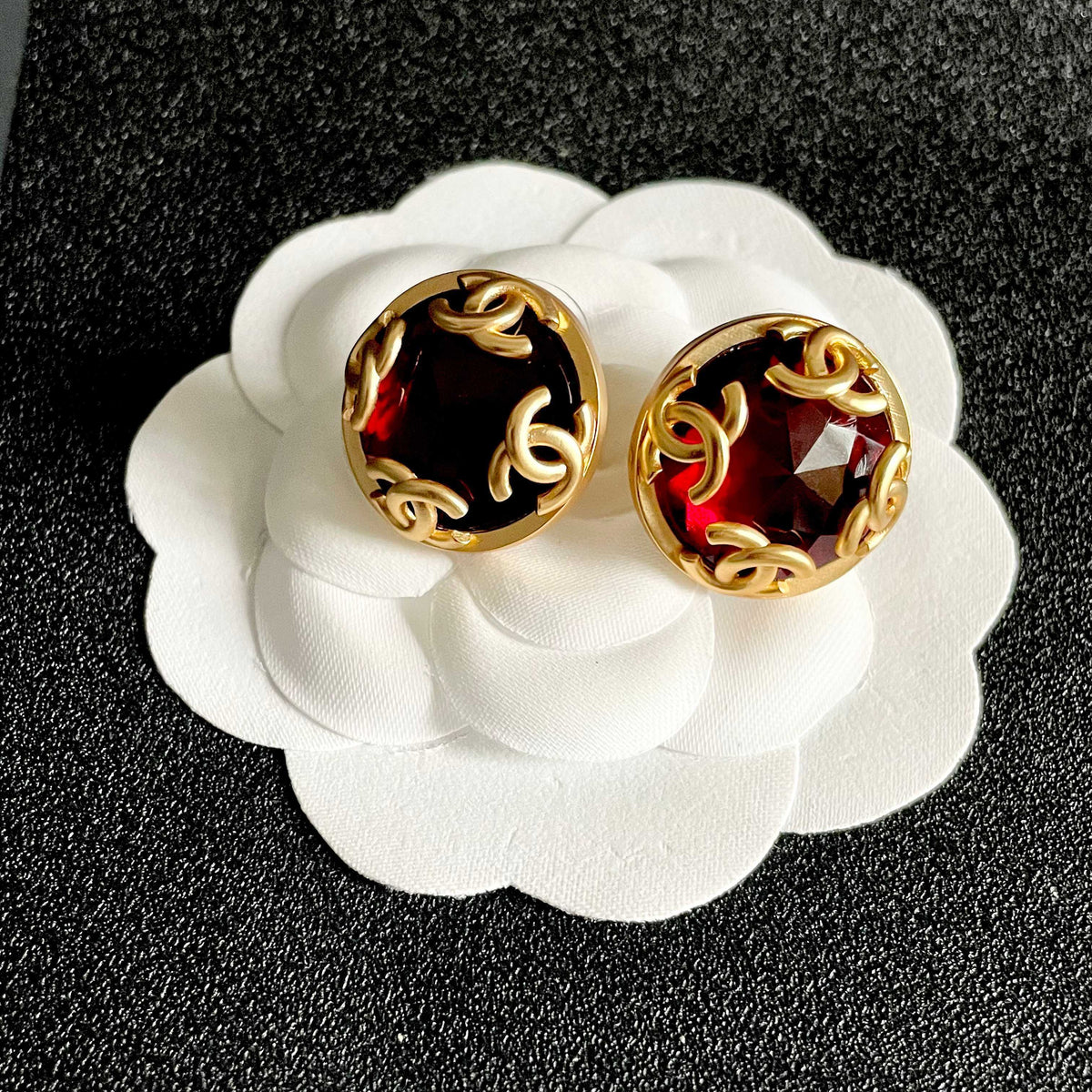 Double-C Emblem Stud Earrings in Polished Metal-Tone – Design 050 front product view