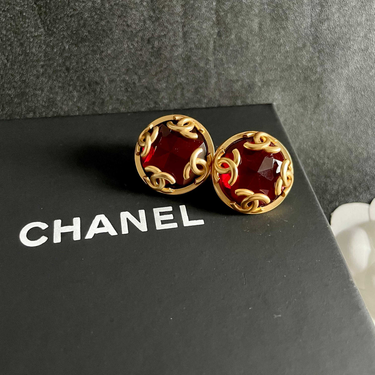 Double-C Emblem Stud Earrings in Polished Metal-Tone – Design 038 detail view