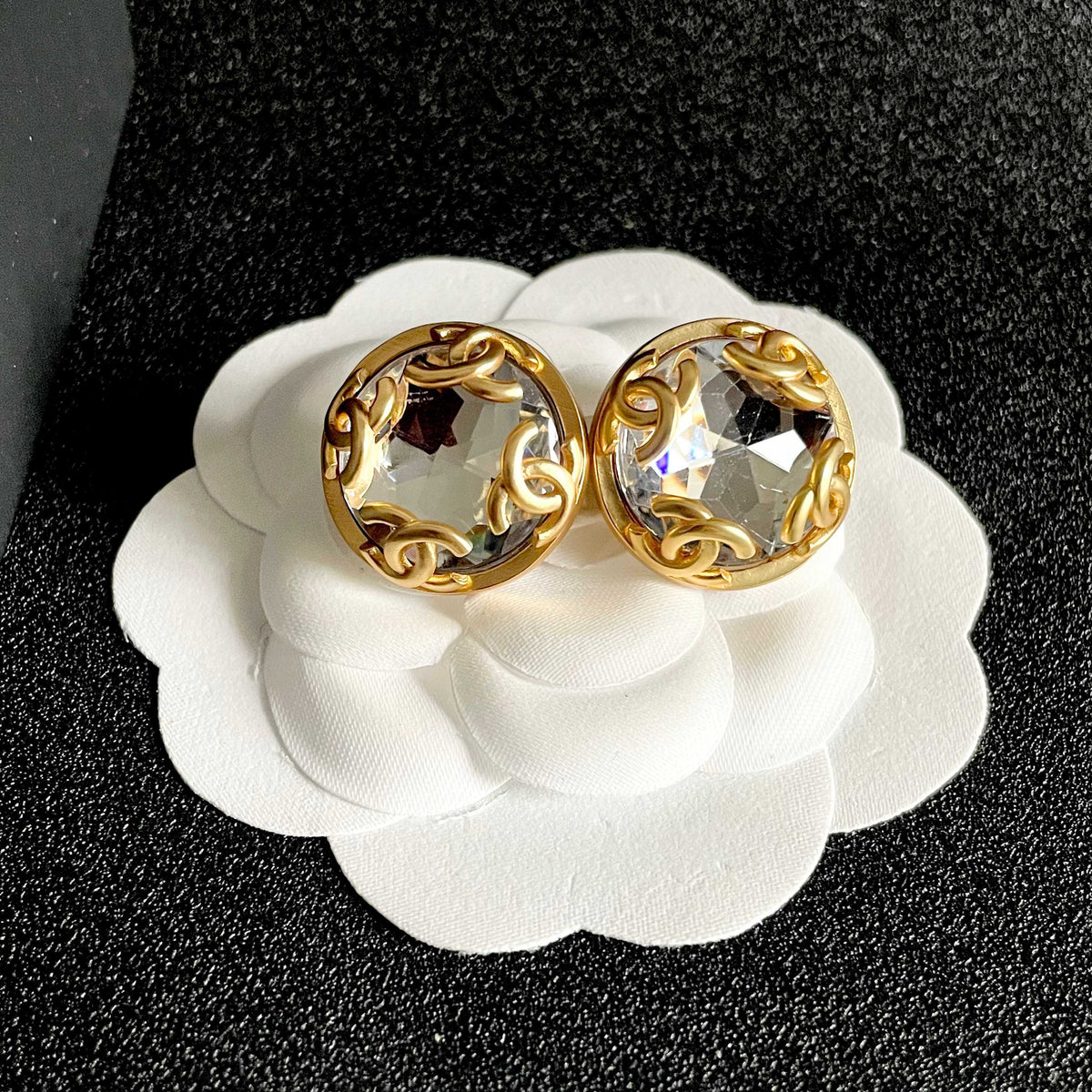 Double-C Emblem Stud Earrings in Polished Metal-Tone – Design 049 front product view
