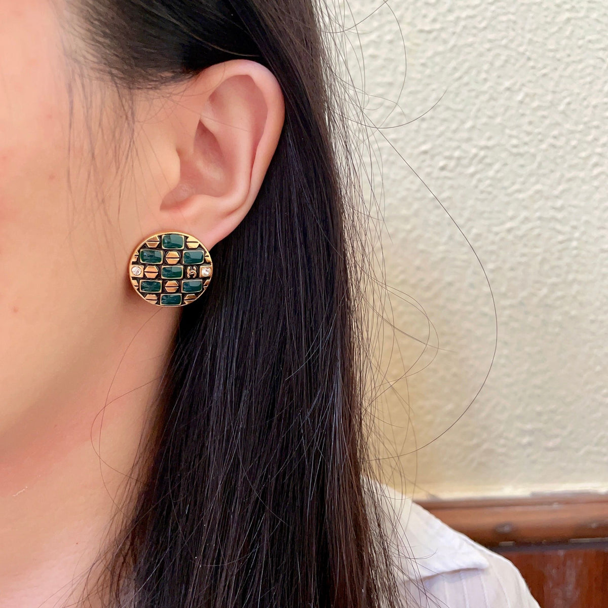 Double-C Emblem Stud Earrings in Polished Metal-Tone – Design 048 detail view