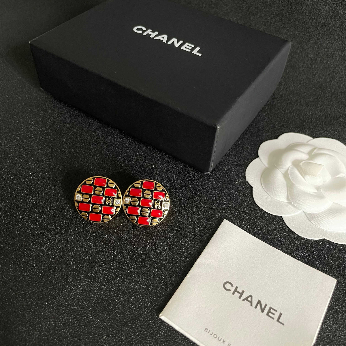 Double-C Emblem Stud Earrings in Polished Metal-Tone – Design 165 close-up detail