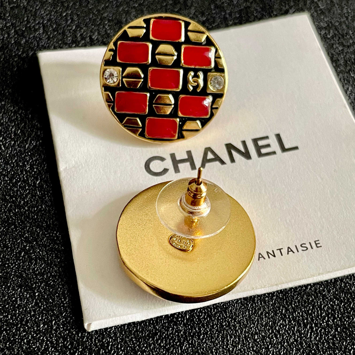 Double-C Emblem Stud Earrings in Polished Metal-Tone – Design 165 main product view