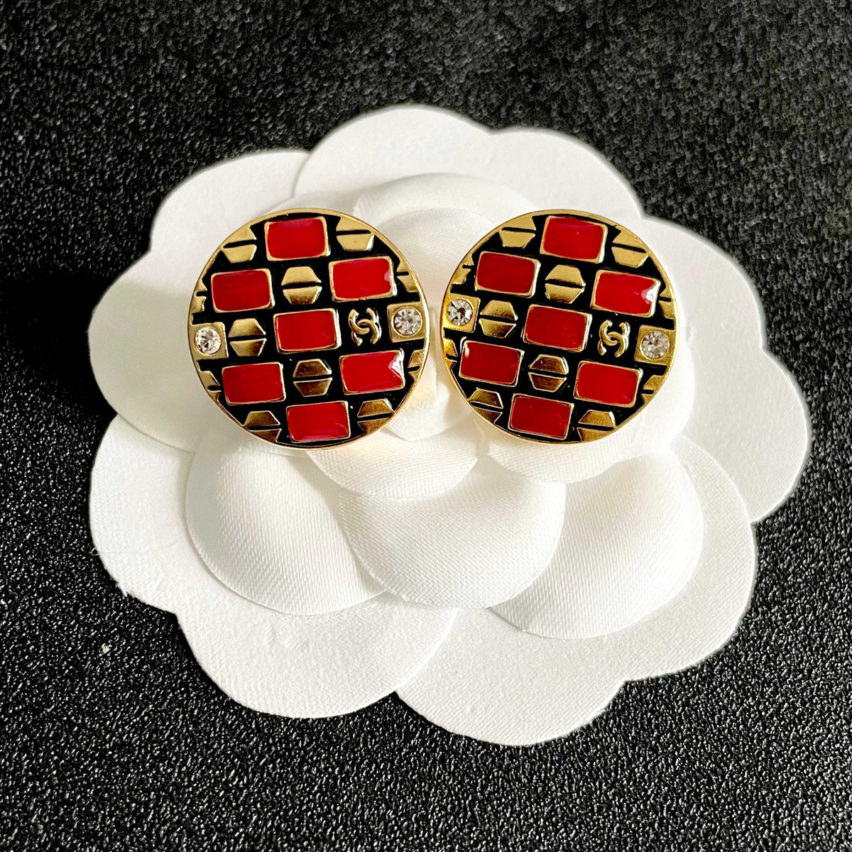Double-C Emblem Stud Earrings in Polished Metal-Tone – Design 165 front product view