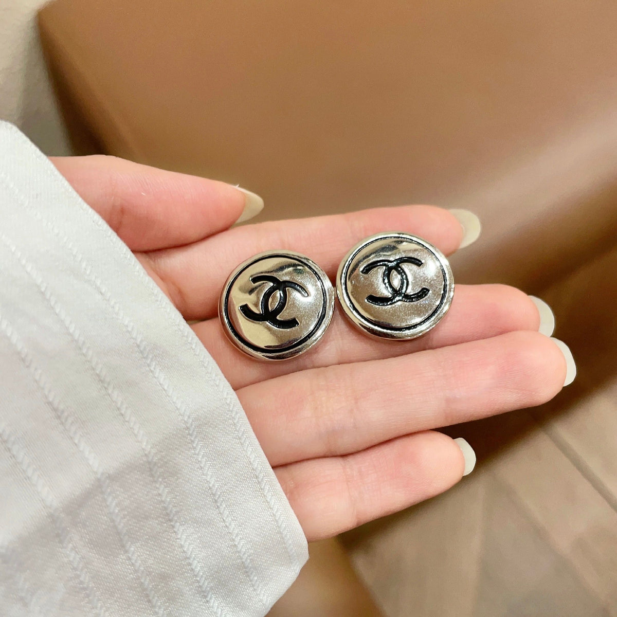 Double-C Emblem Stud Earrings in Polished Metal-Tone – Design 164 side detail