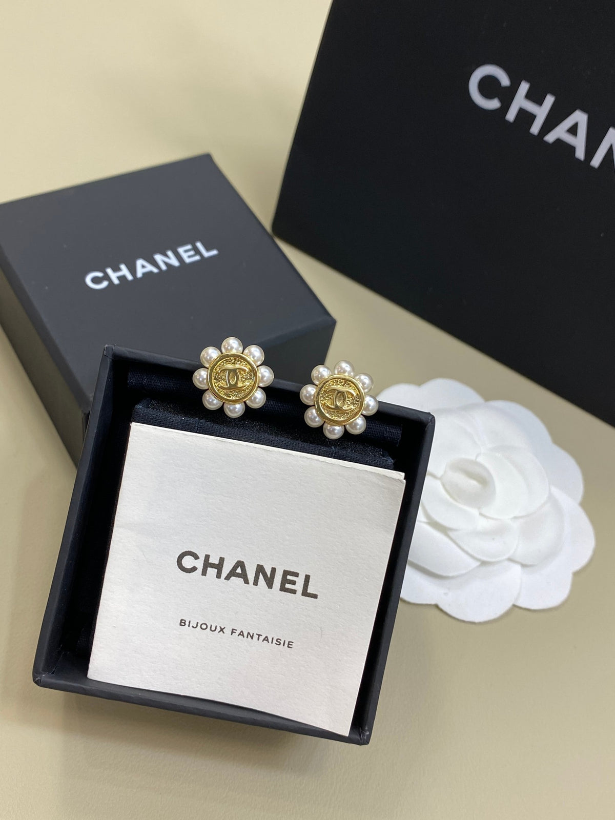 Double-C Emblem Stud Earrings in Polished Metal-Tone – Design 299 close-up detail