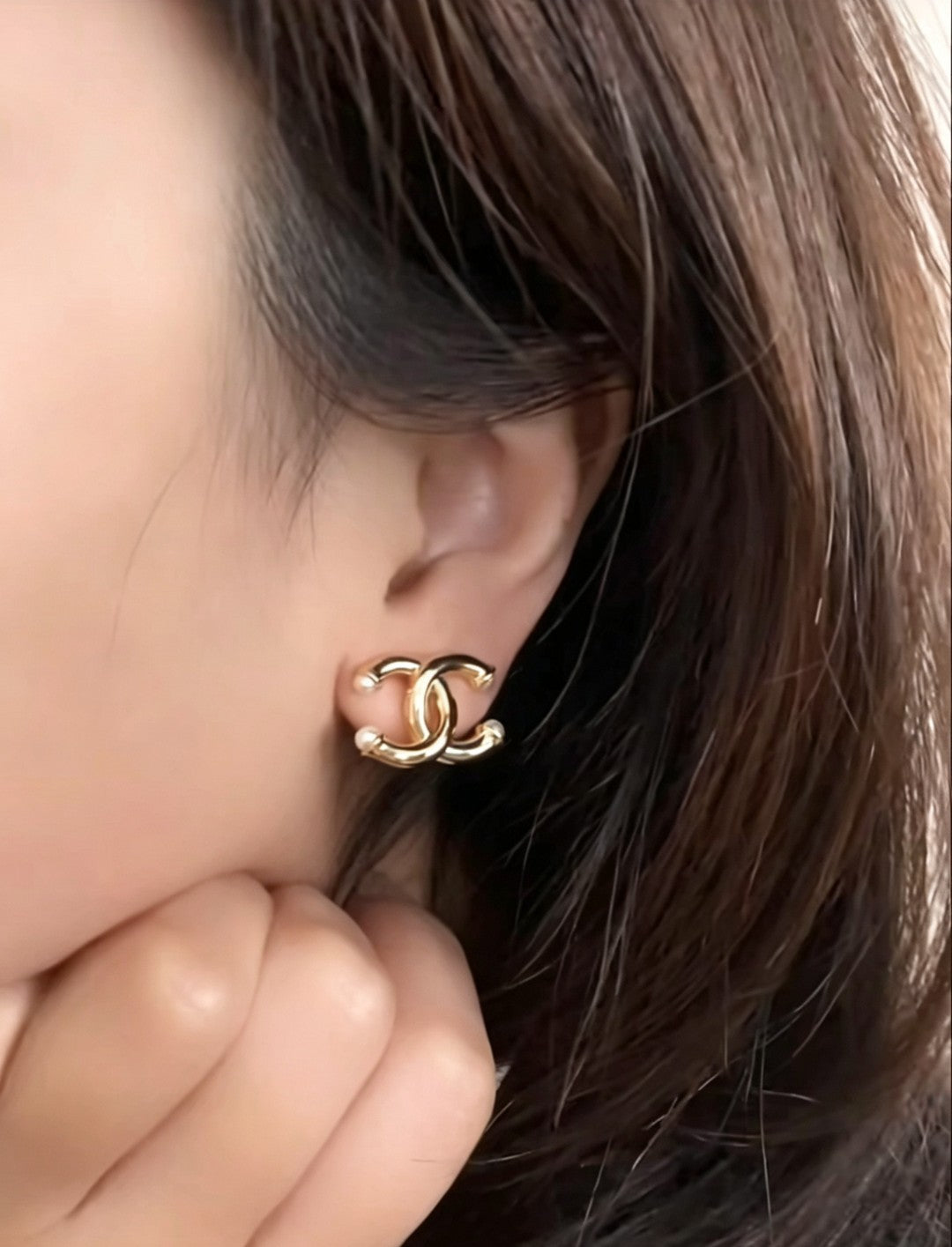 Double-C Emblem Pearl-Detail Stud Earrings – Pearl Detail – Design 014 detail view