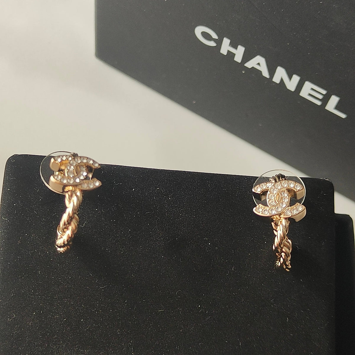 Letter Pearl-Detail Stud Earrings – Pearl Detail – Design 008 detail view