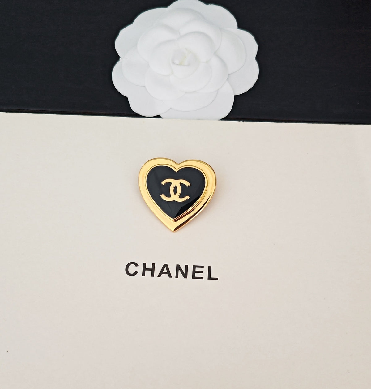 Heart Brooch in Gold-Tone – Heart Detail detail view