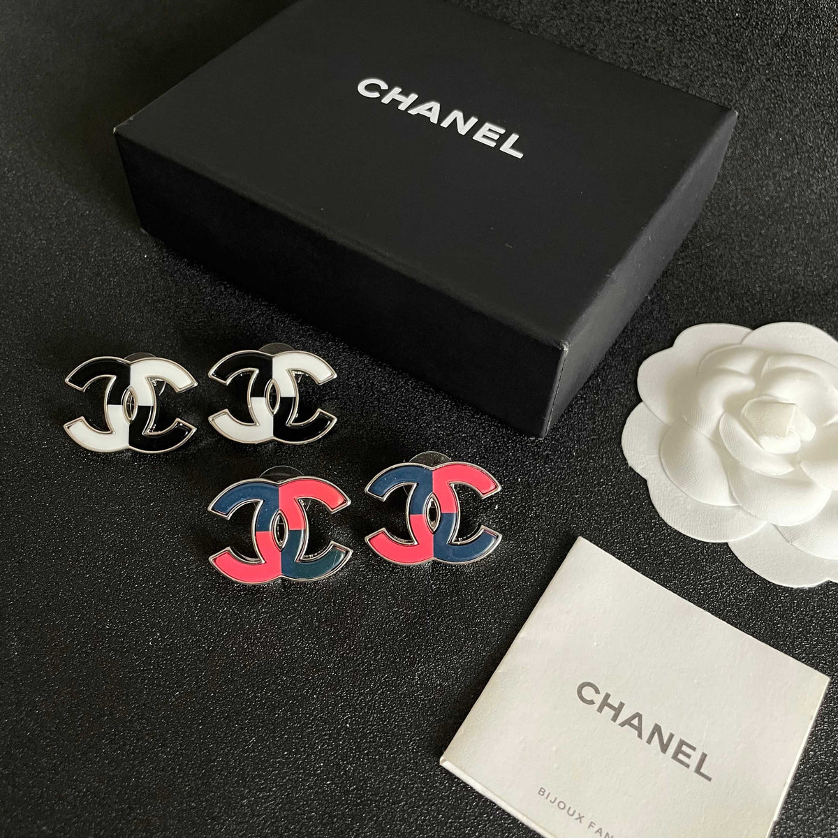 Double-C Emblem Stud Earrings in Polished Metal-Tone – Design 209 close-up detail