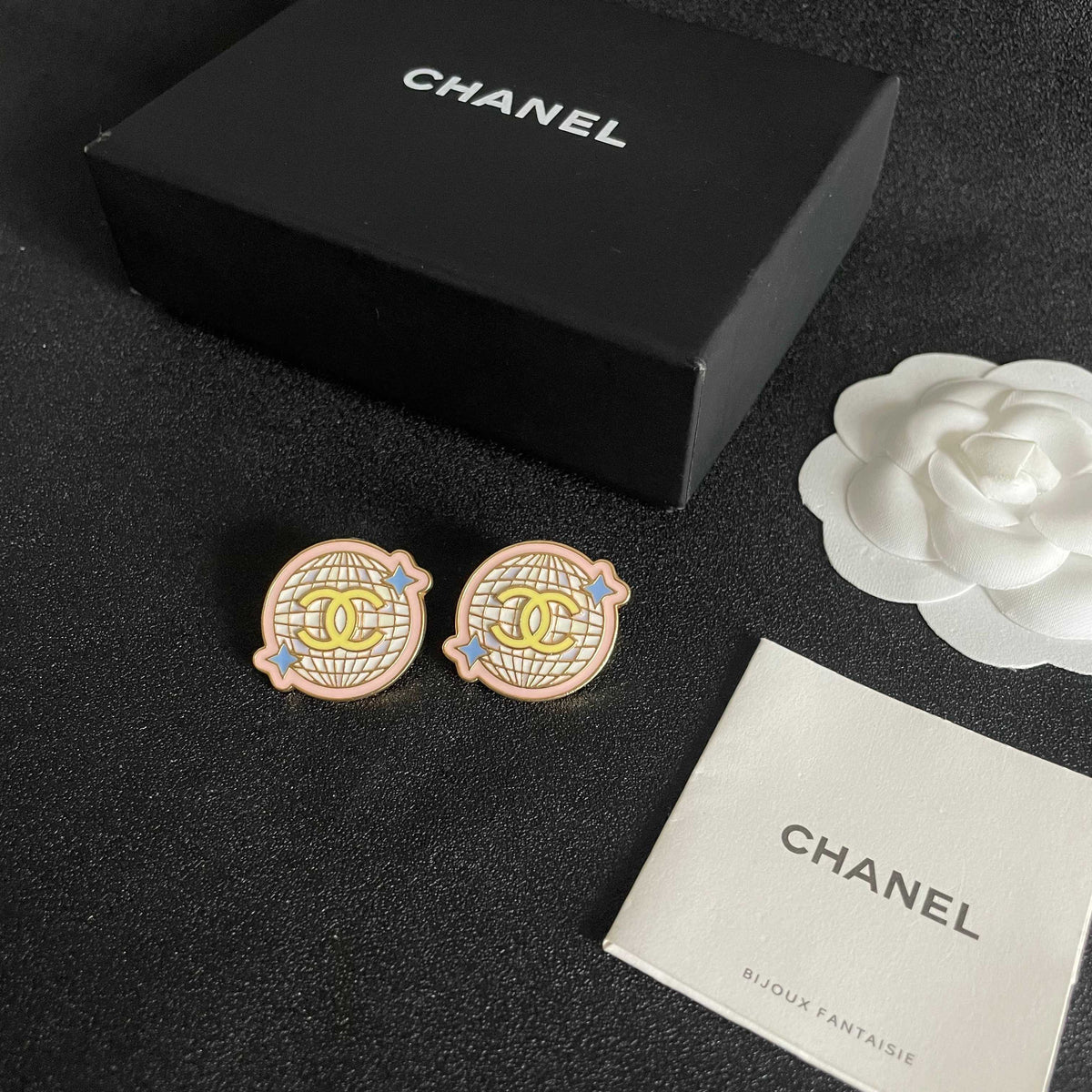 Double-C Emblem Stud Earrings in Polished Metal-Tone – Design 218 close-up detail