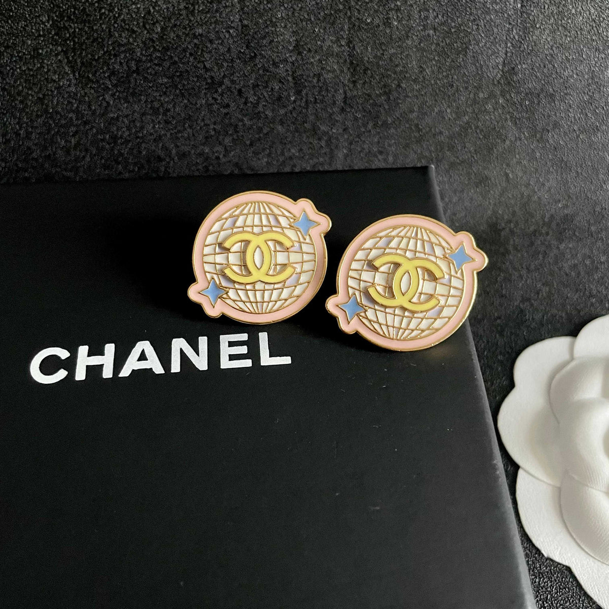 Double-C Emblem Stud Earrings in Polished Metal-Tone – Design 218 detail view