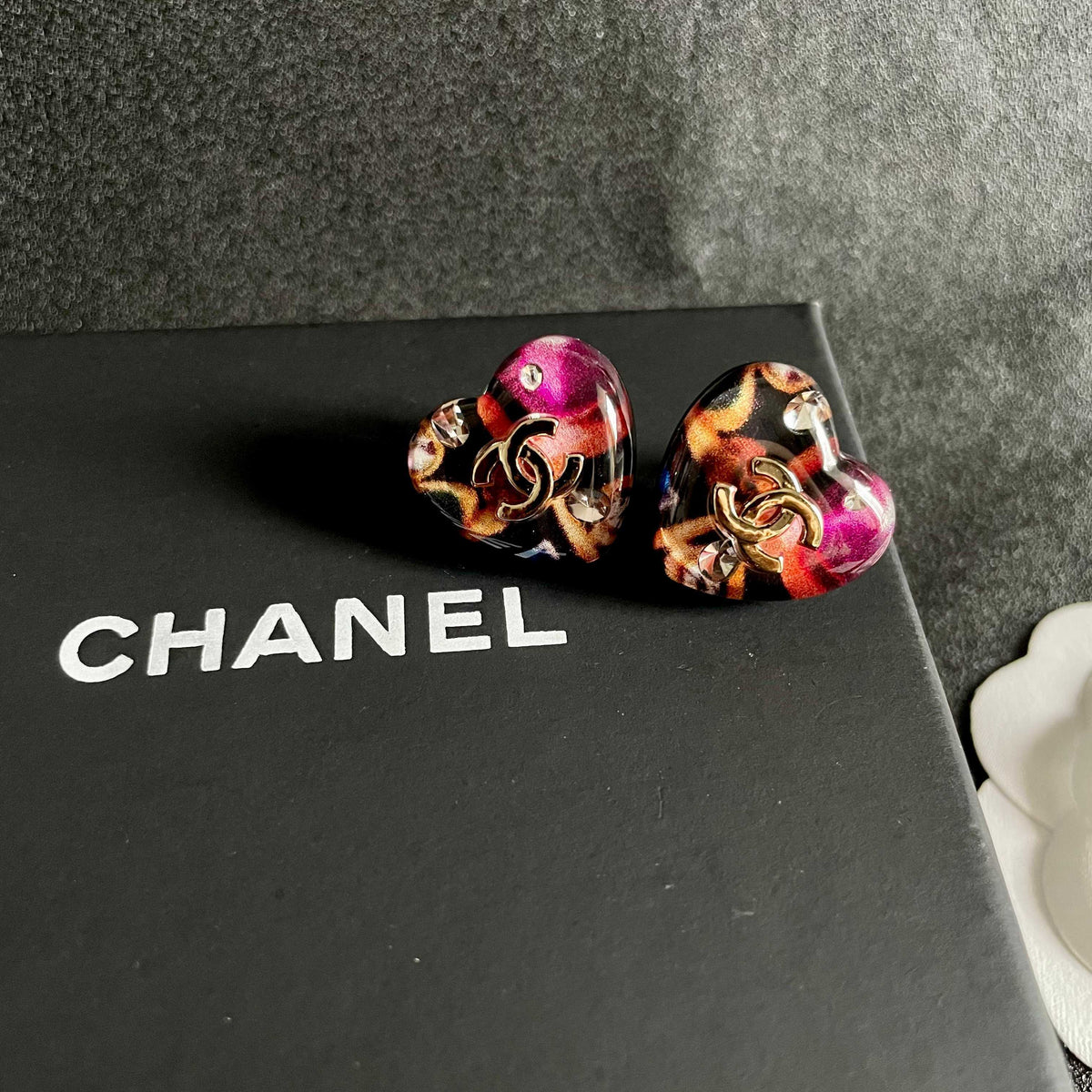 Double-C Emblem Stud Earrings in Polished Metal-Tone – Heart Detail – Design 007 detail view