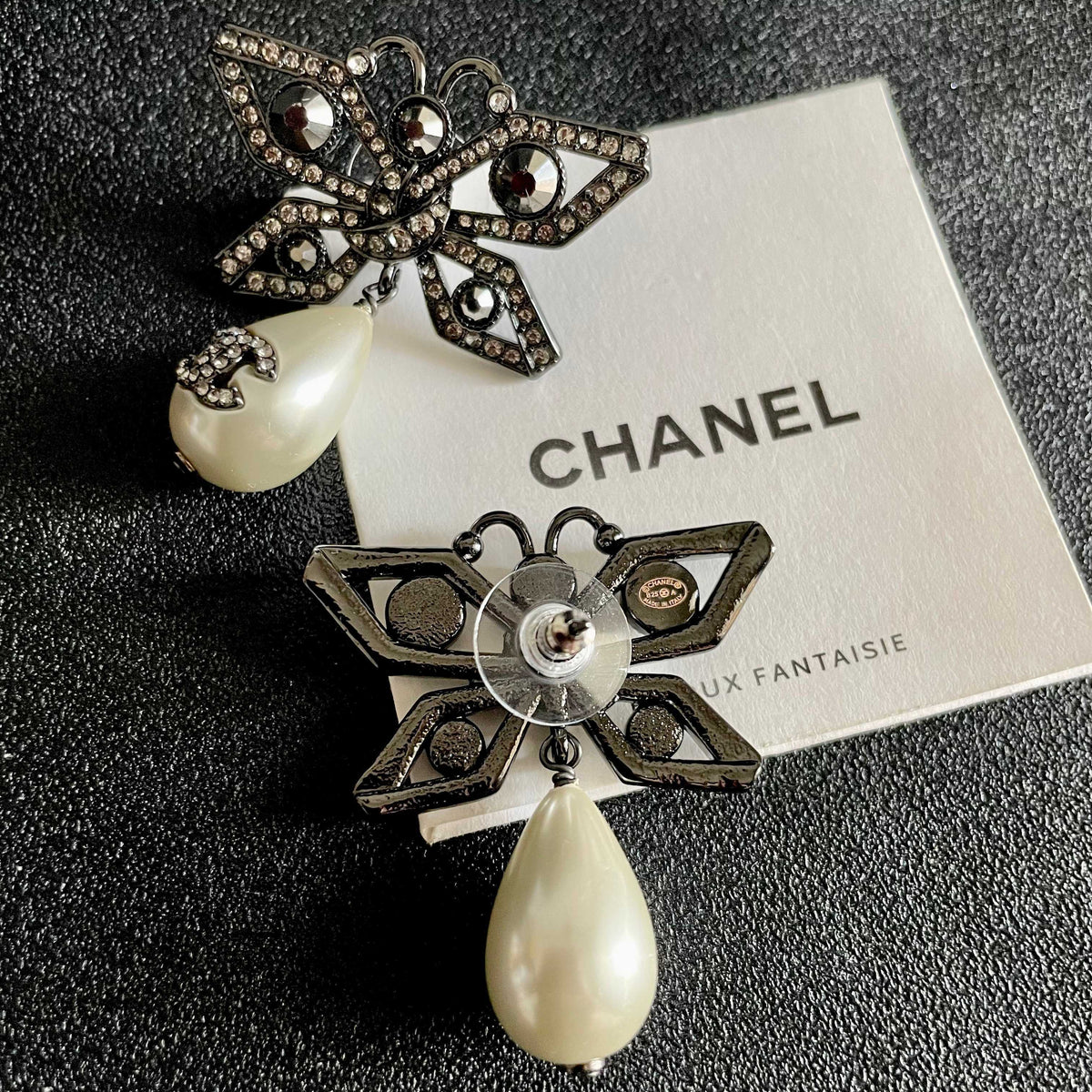 Double-C Emblem Pearl-Detail Statement Earrings – Pearl Detail – Design 014 main product view