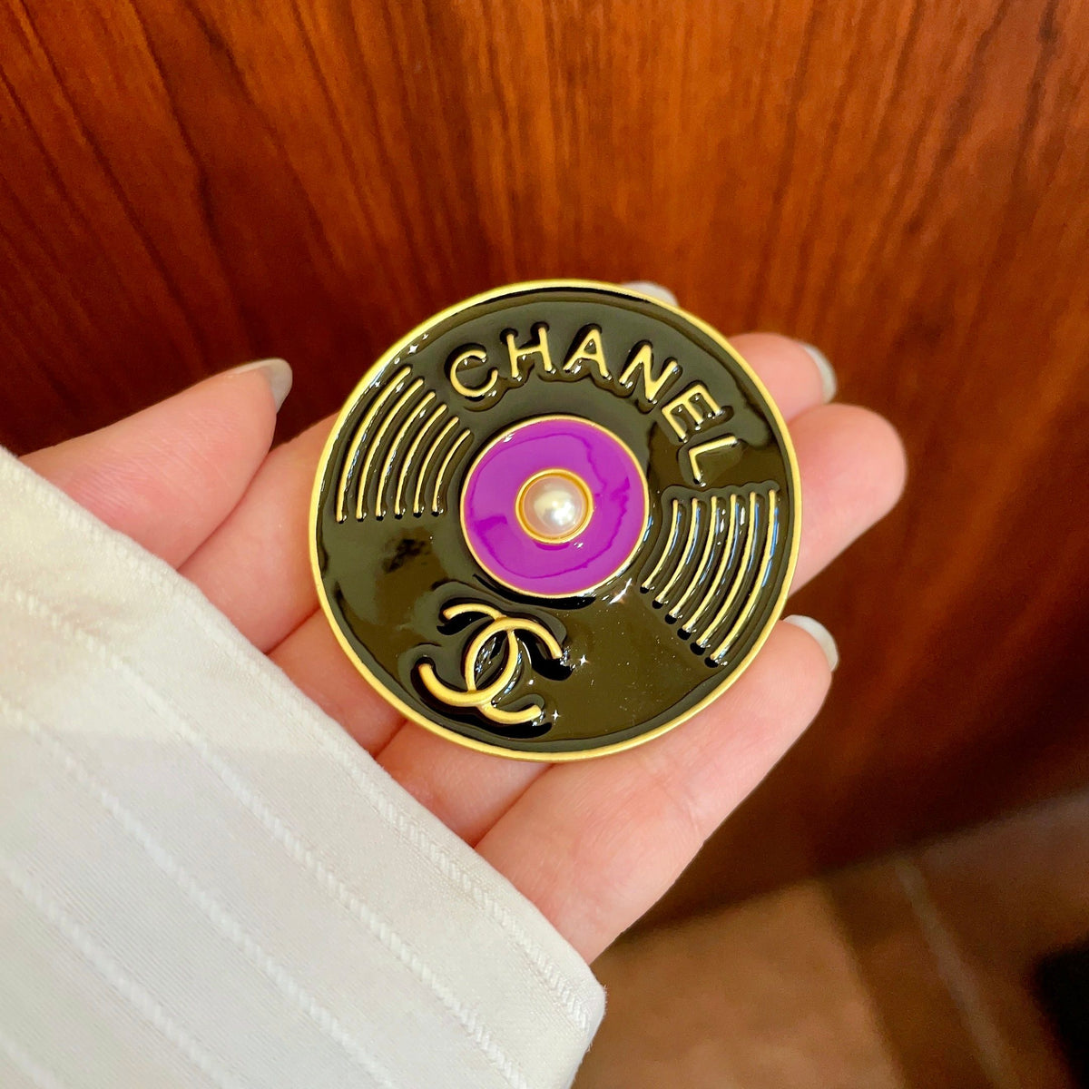 Signature Emblem Brooch in Polished Metal-Tone – Design 028 side detail