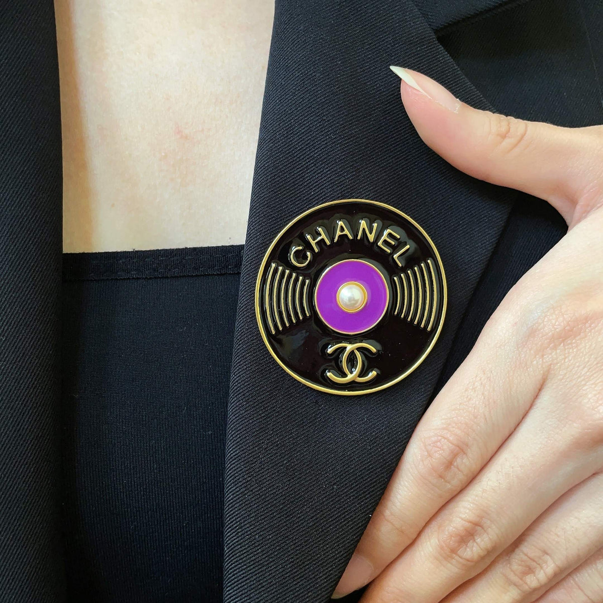 Signature Emblem Brooch in Polished Metal-Tone – Design 028 main product view