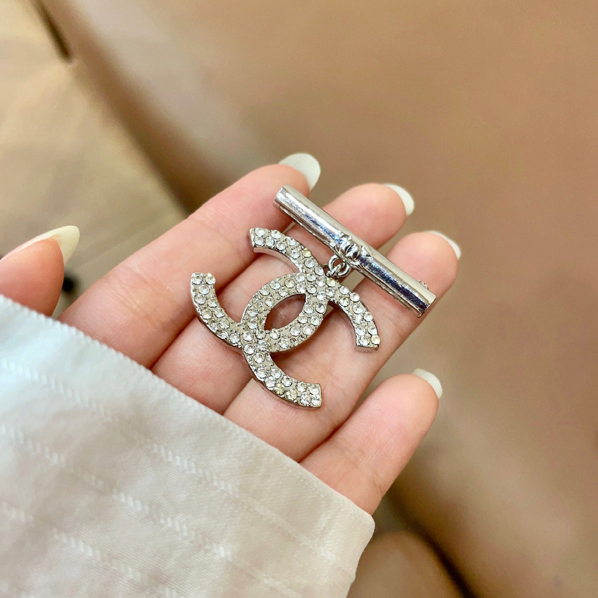 Signature Emblem Brooch in Polished Metal-Tone – Design 027 side detail