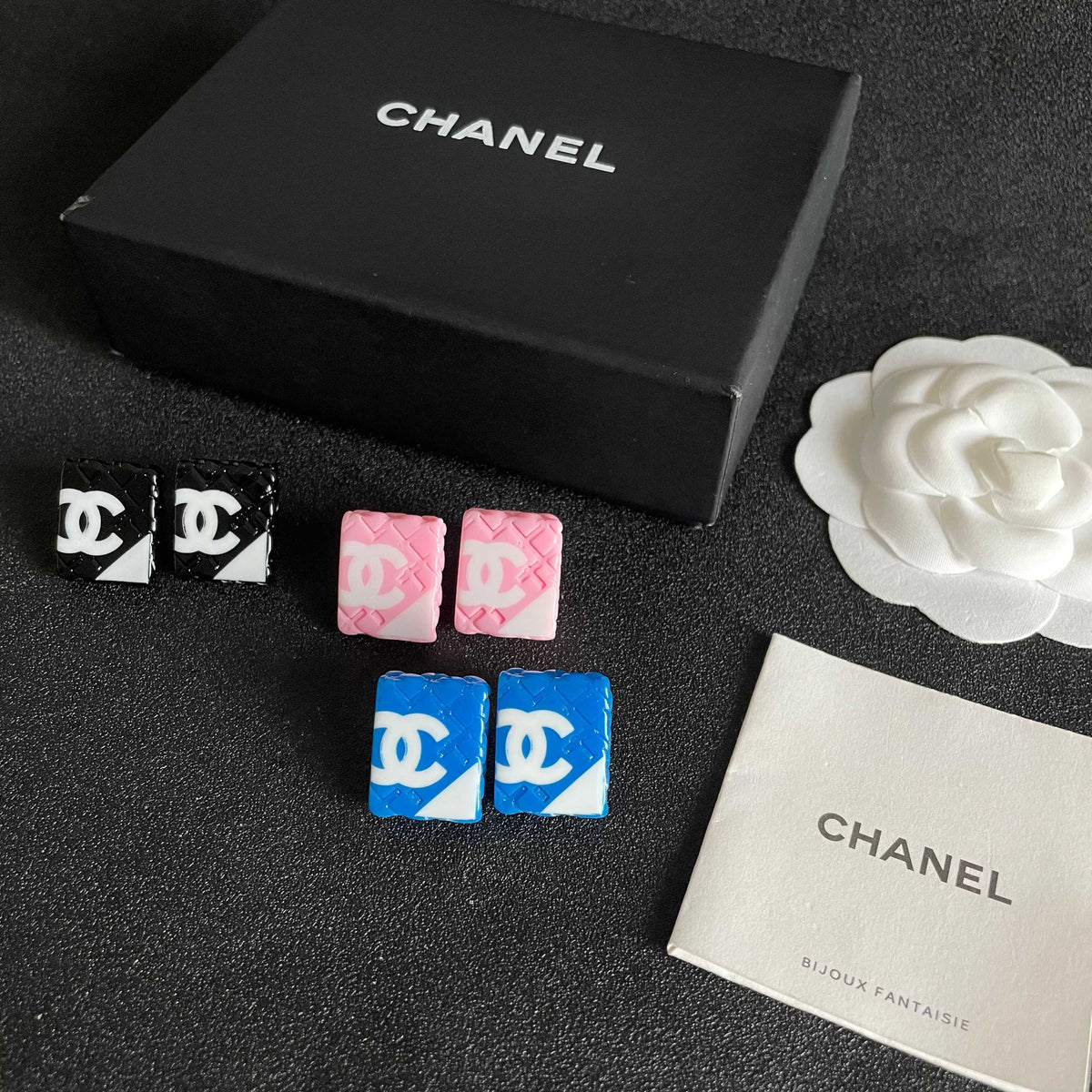 Double-C Emblem Stud Earrings in Polished Metal-Tone – Design 261 close-up detail