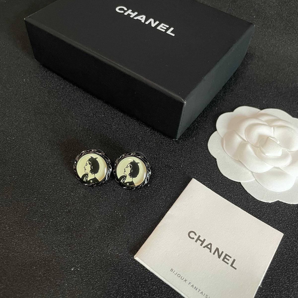 Double-C Emblem Stud Earrings in Polished Metal-Tone – Design 255 close-up detail