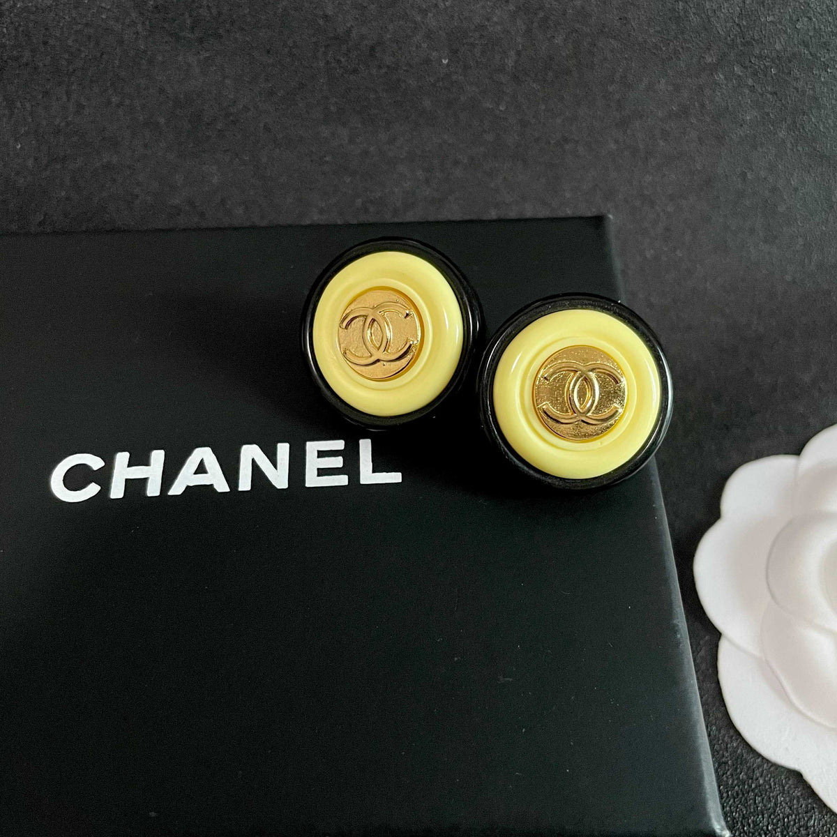 Double-C Emblem Stud Earrings in Polished Metal-Tone – Design 251 detail view
