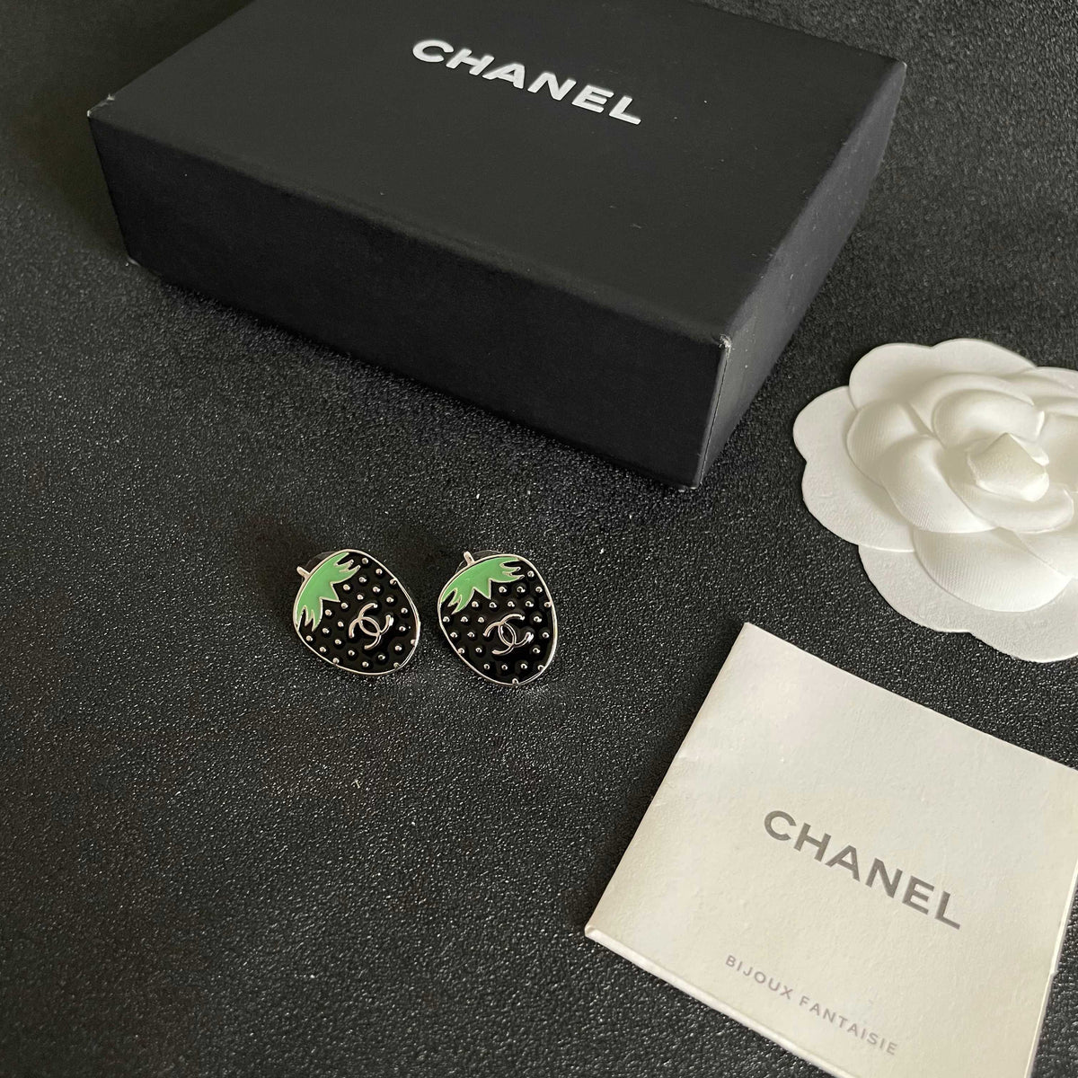 Double-C Emblem Stud Earrings in Polished Metal-Tone – Design 293 close-up detail
