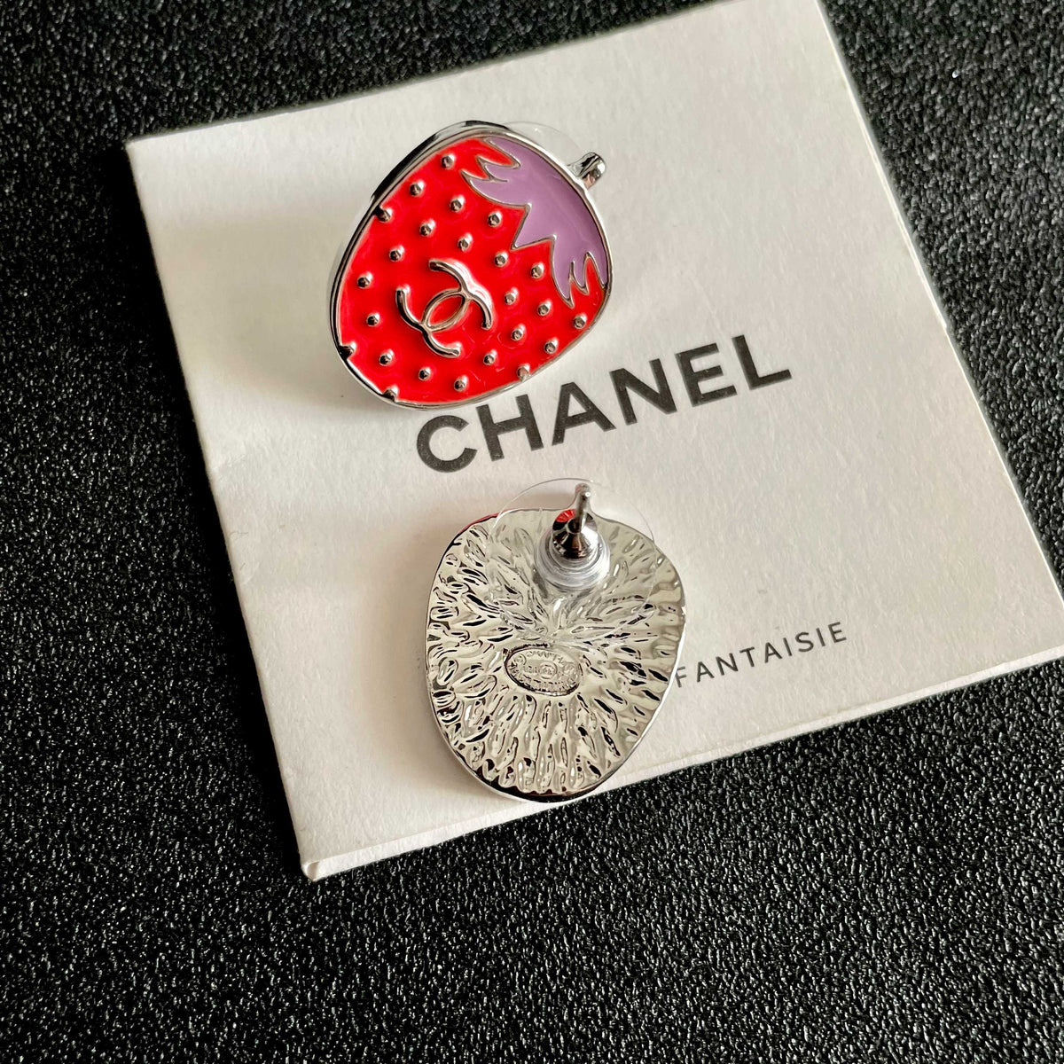 Double-C Emblem Stud Earrings in Polished Metal-Tone – Design 291 main product view