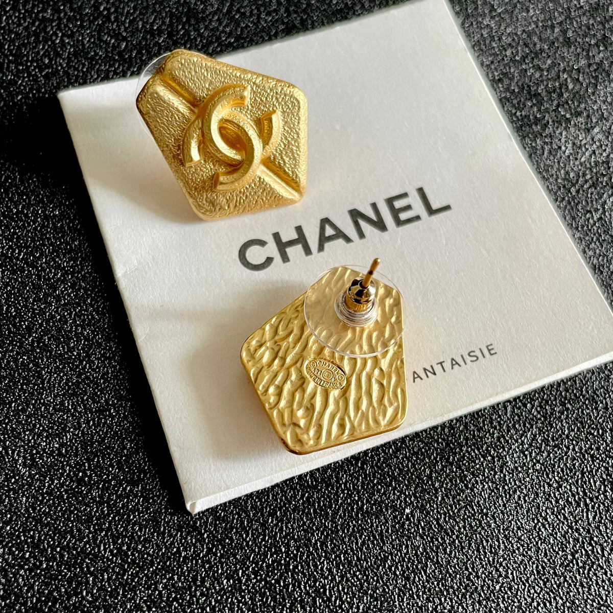 Double-C Emblem Stud Earrings in Polished Metal-Tone – Design 289 main product view