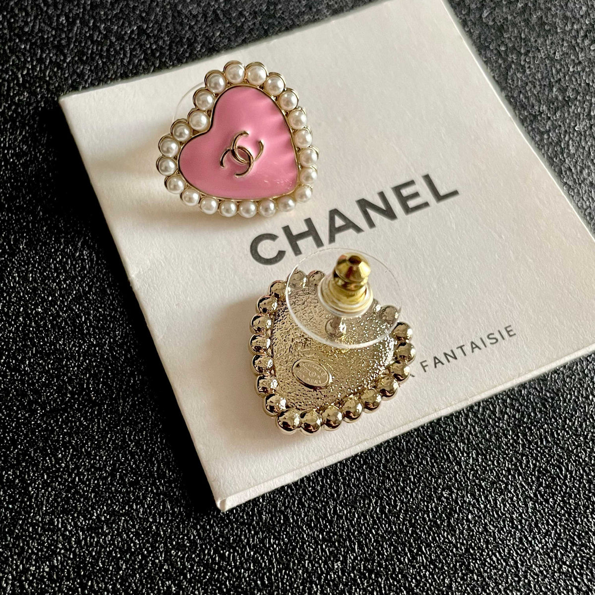 Double-C Emblem Pearl-Detail Stud Earrings – Pearl Detail – Design 018 main product view