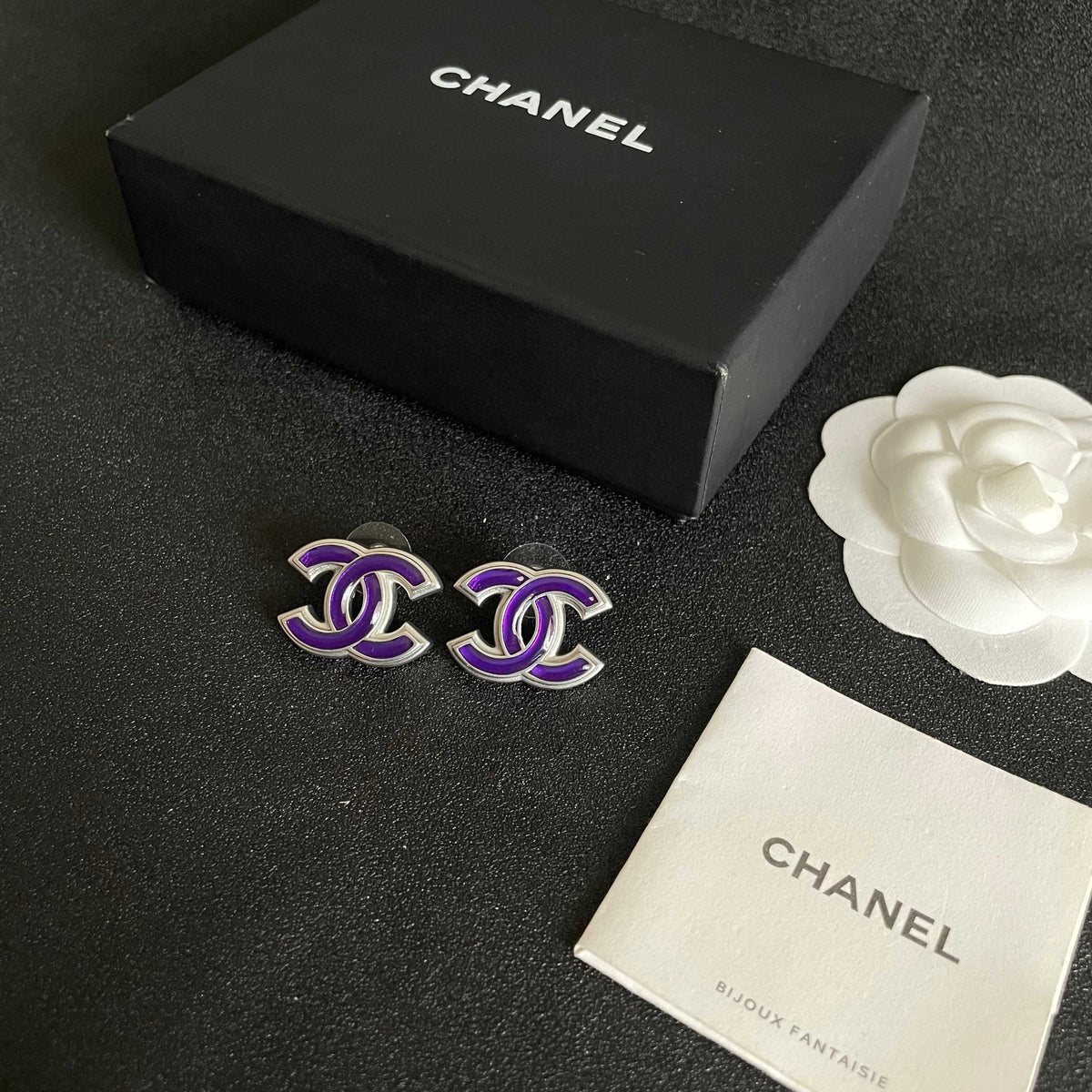 Double-C Emblem Stud Earrings in Polished Metal-Tone – Design 314 close-up detail