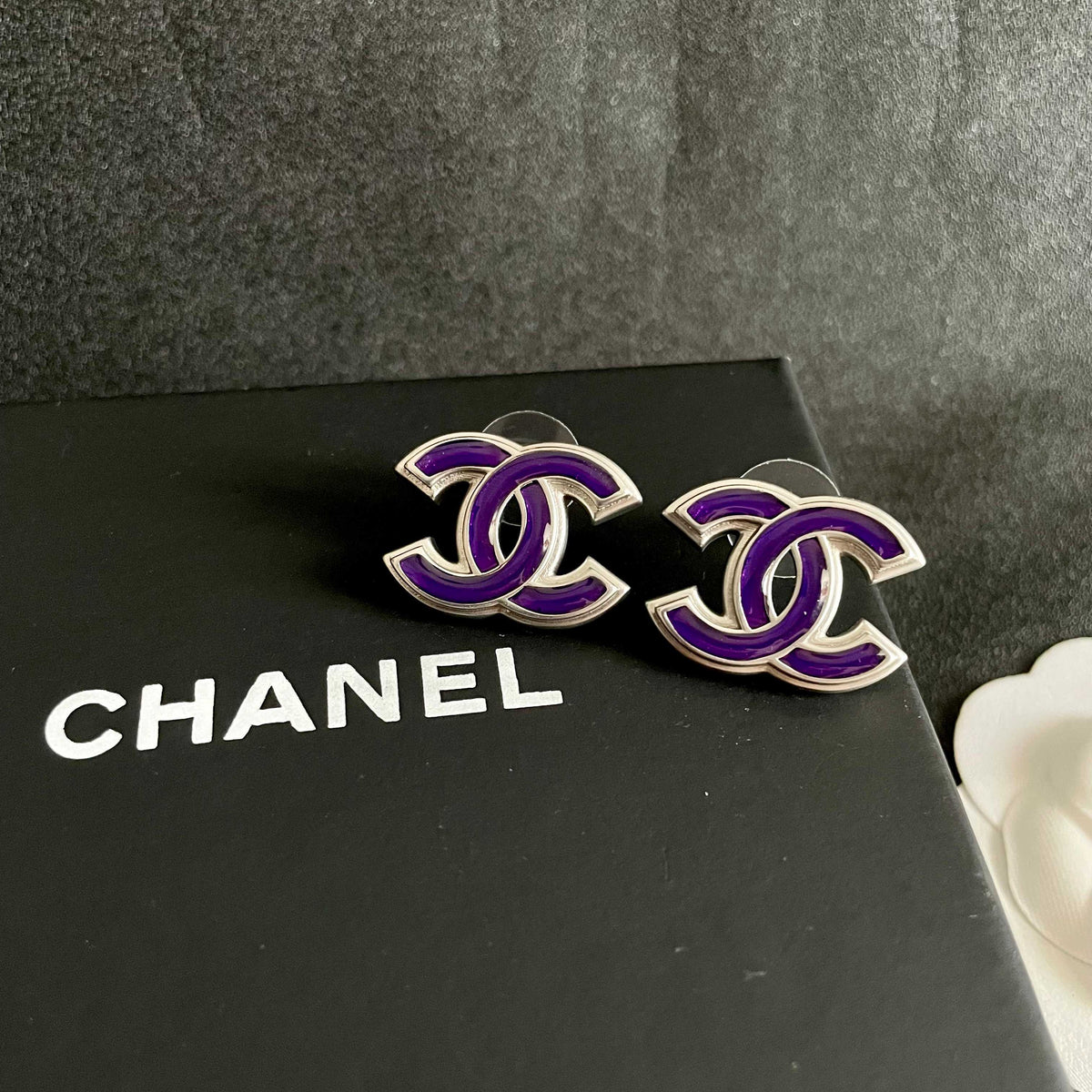 Double-C Emblem Stud Earrings in Polished Metal-Tone – Design 334 detail view