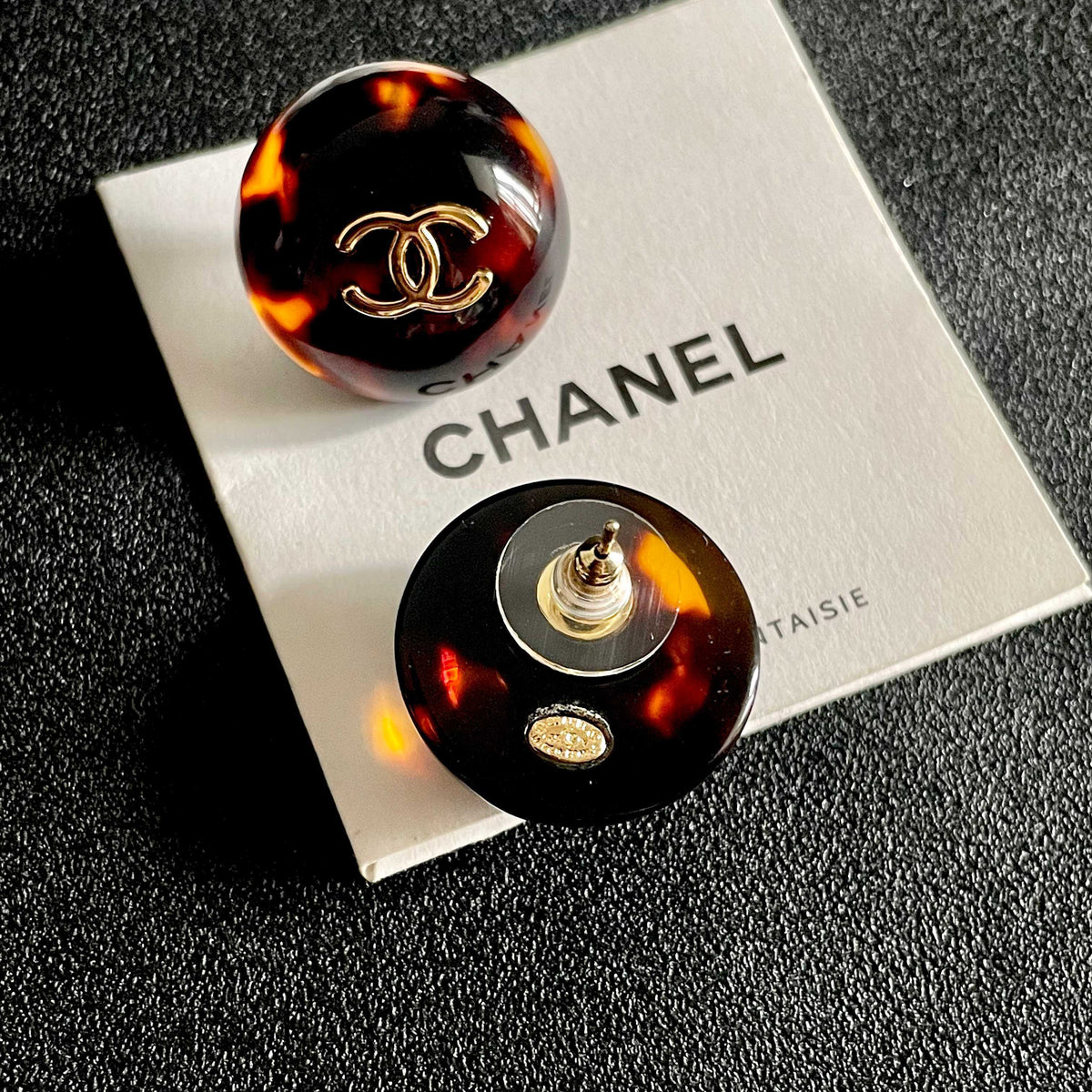 Double-C Emblem Stud Earrings in Polished Metal-Tone – Design 333 main product view