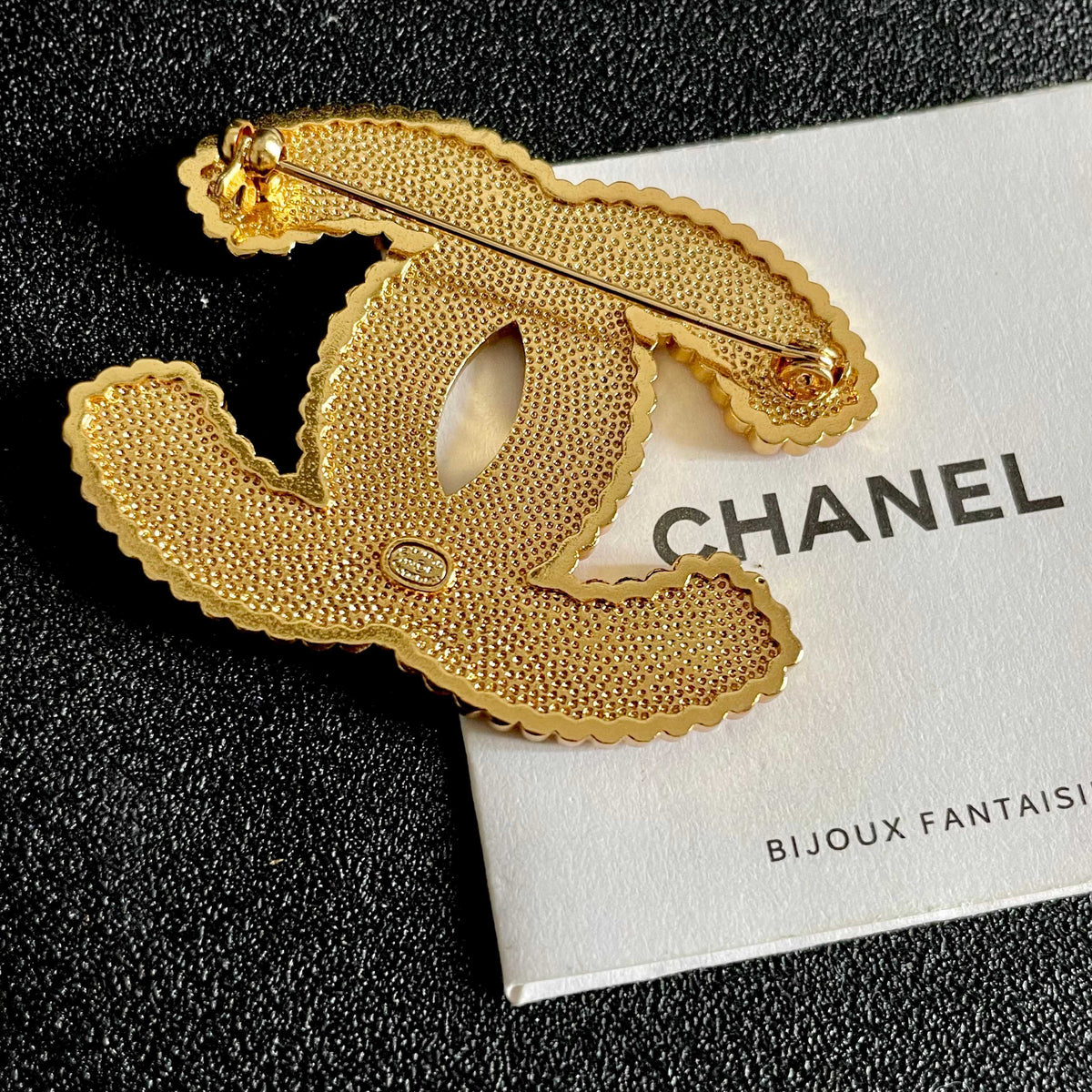 Double-C Emblem Brooch in Polished Metal-Tone – Design 065 main product view