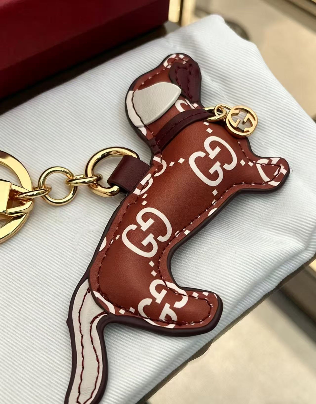Floral Keychain in Polished Metal-Tone – Design 001 side detail