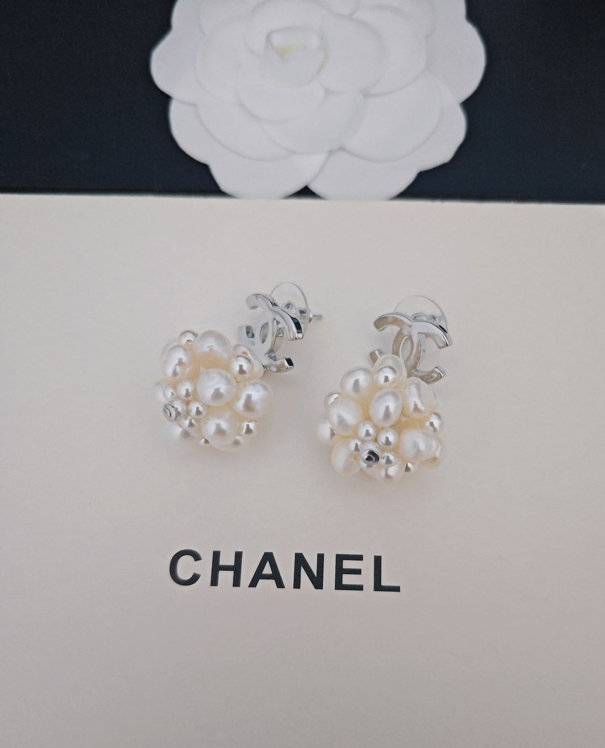 Pearl Pearl-Detail Statement Earrings – Pearl Detail – Design 011 side detail