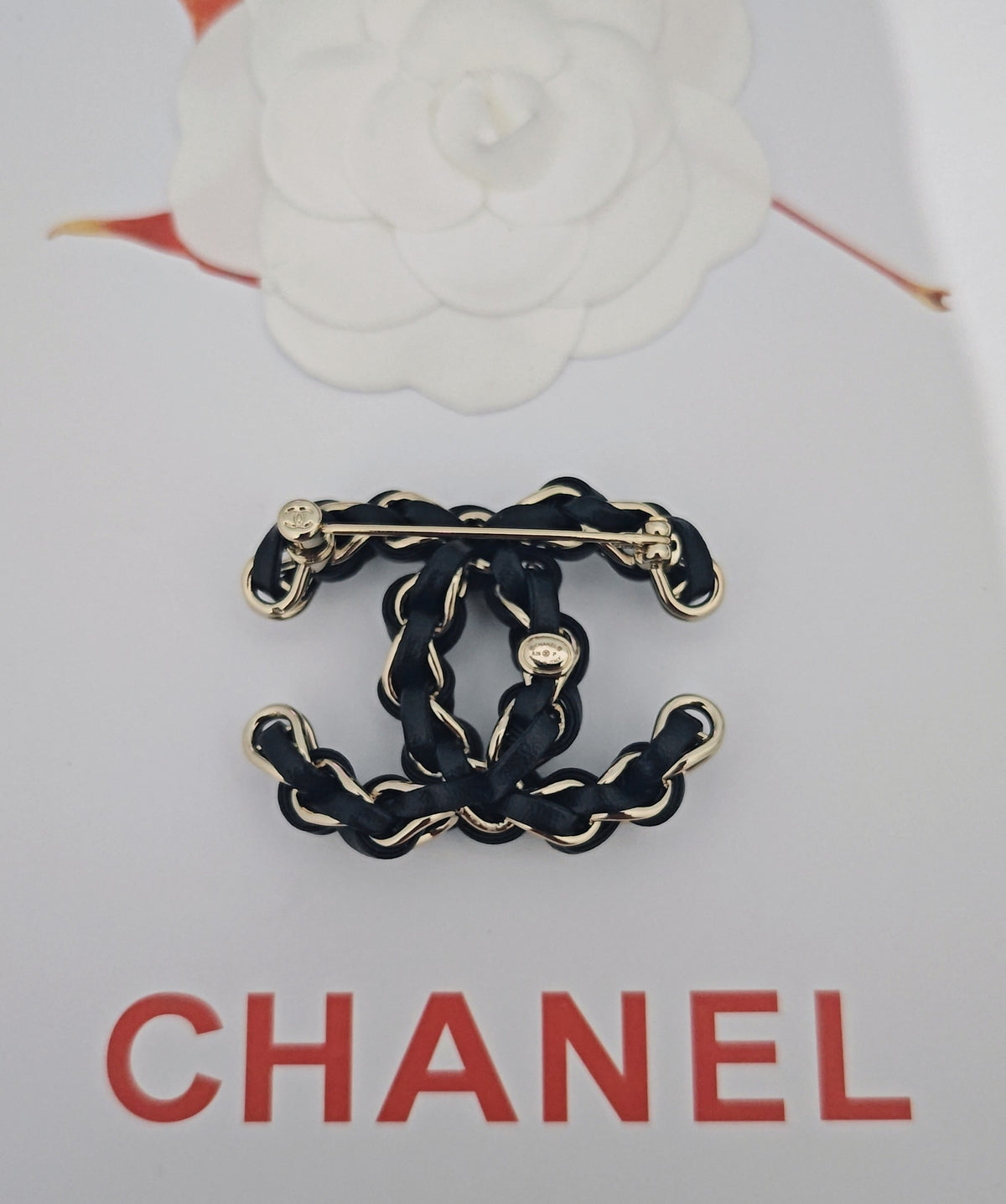 Signature Emblem Brooch in Gold-Tone – Black Detail – Design 003 close-up detail