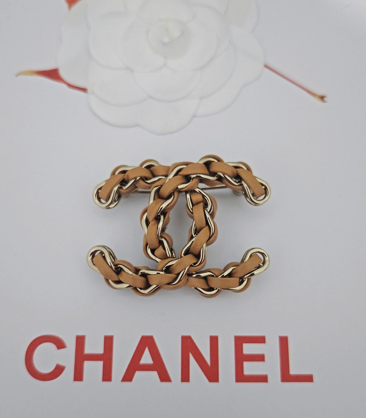 Signature Emblem Brooch in Gold-Tone – Design 001 side detail