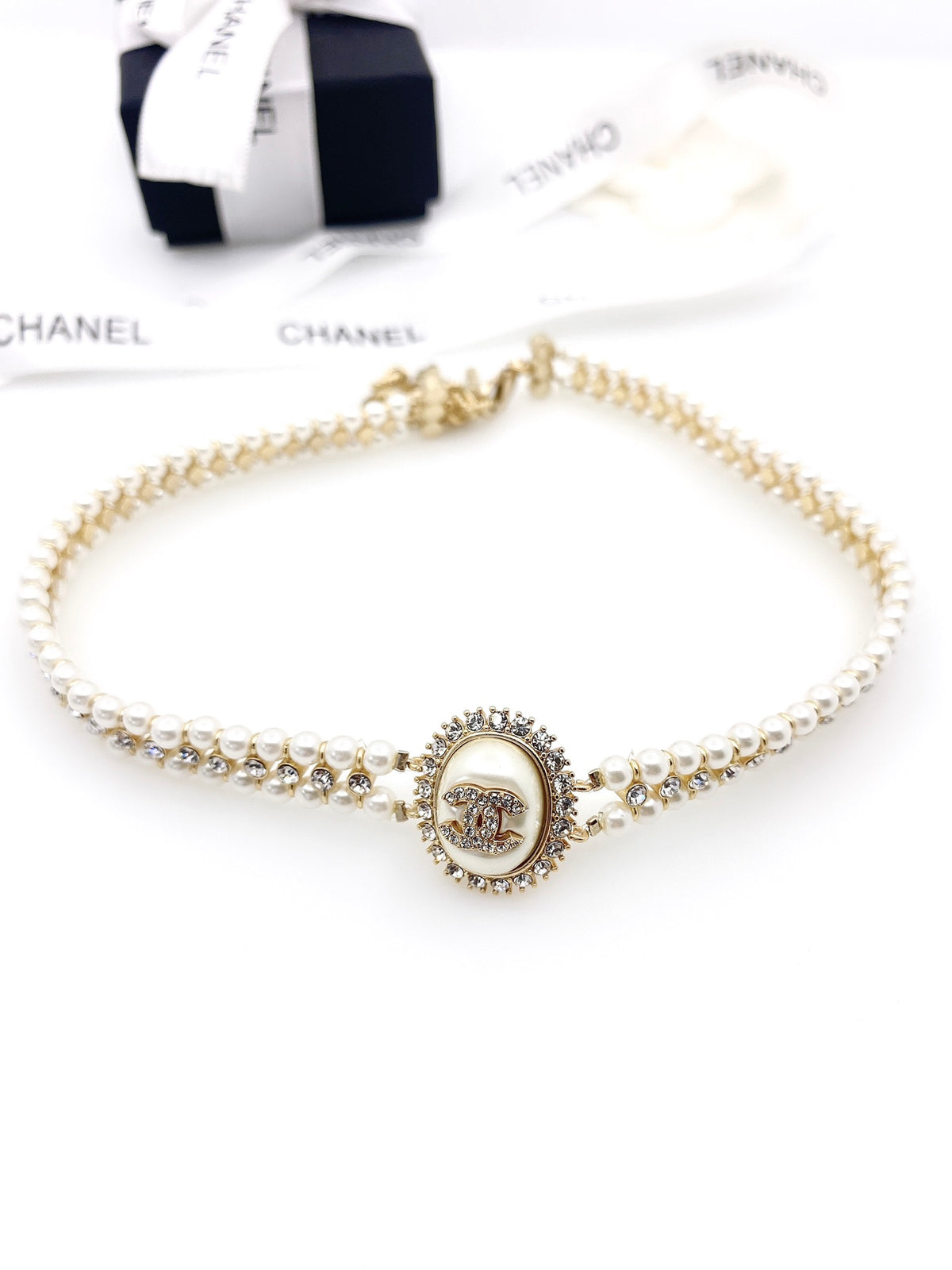 Pearl Pearl-Detail Pendant Necklace – Pearl Detail – Design 046 main product view