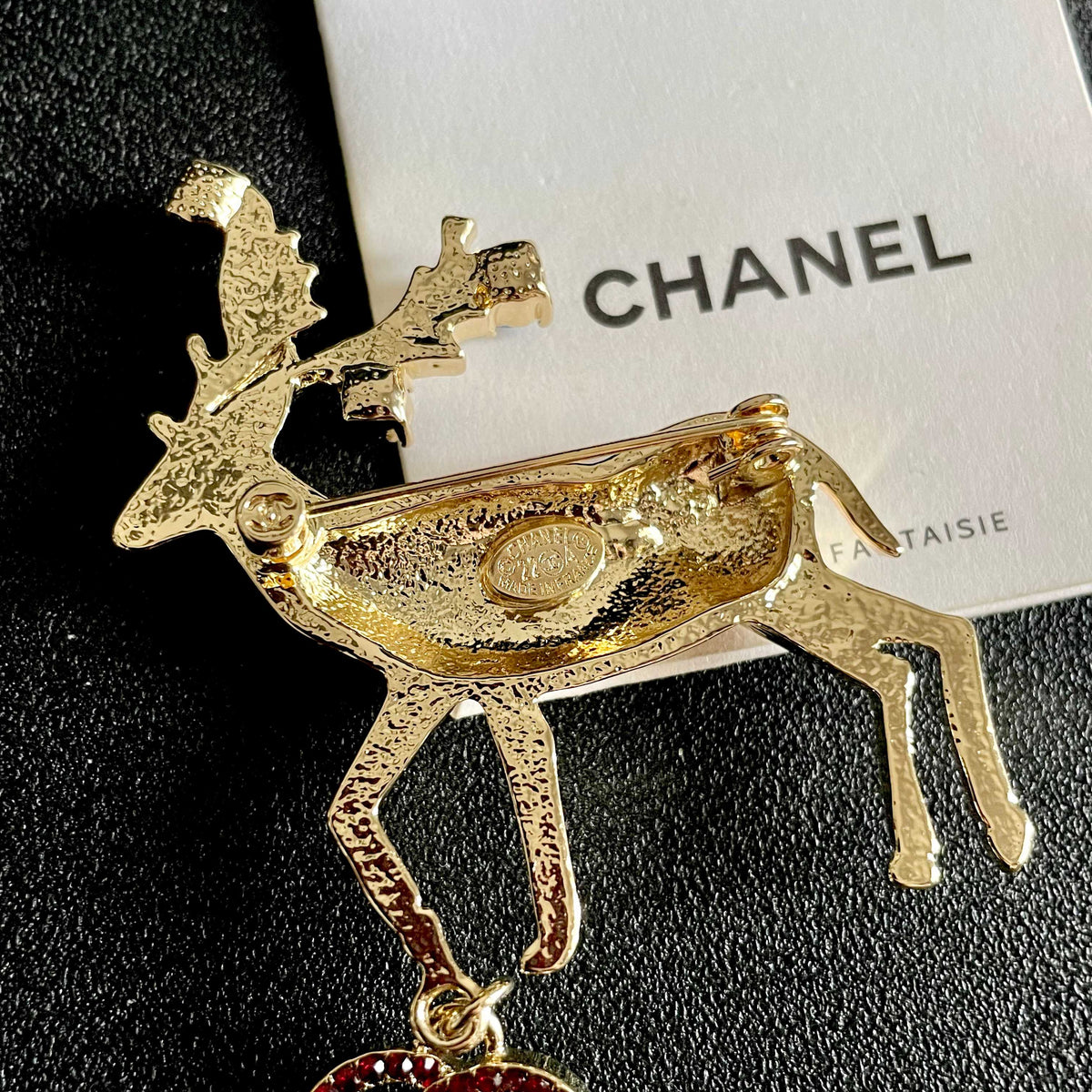 Signature Emblem Brooch in Polished Metal-Tone – Design 048 main product view