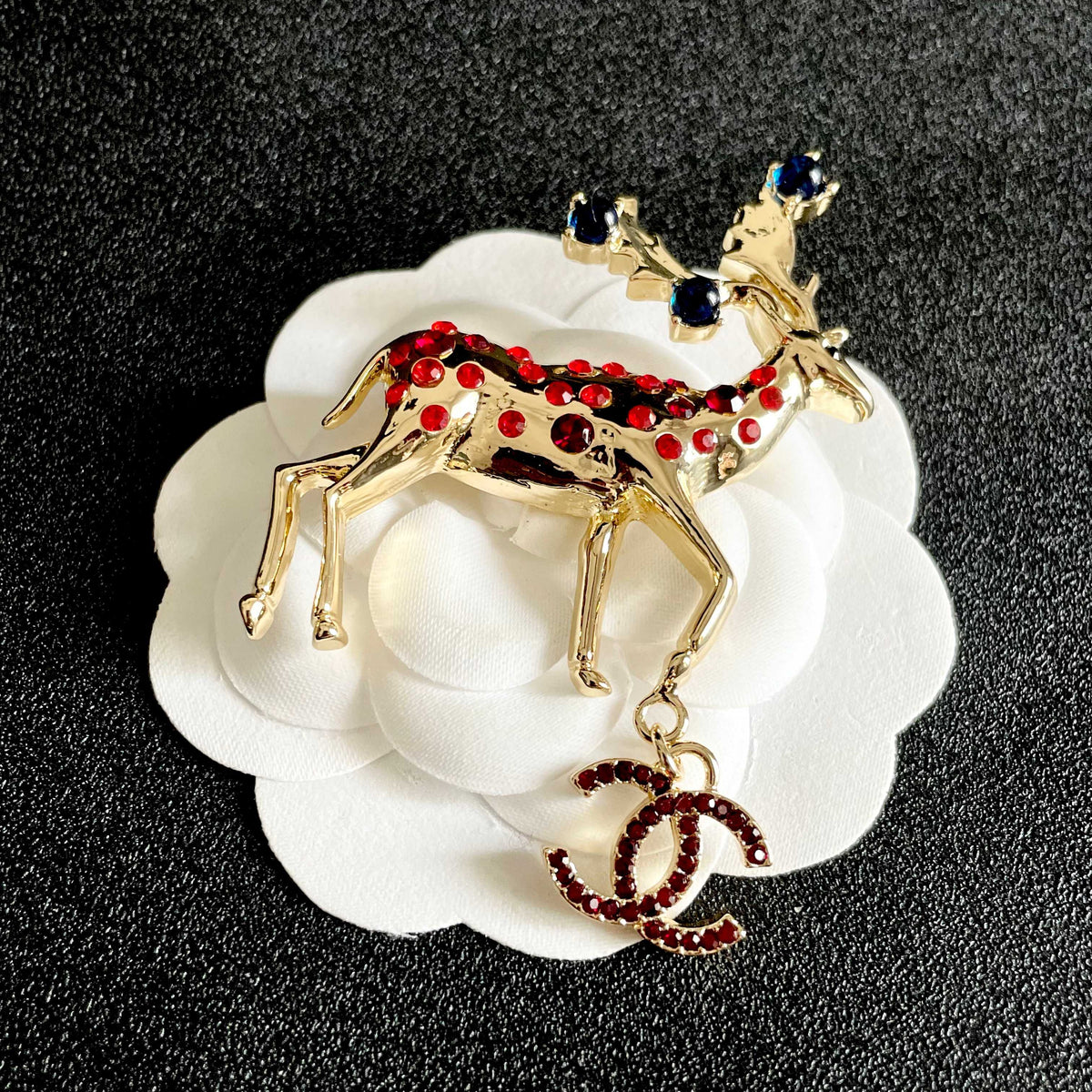 Signature Emblem Brooch in Polished Metal-Tone – Design 048 front product view