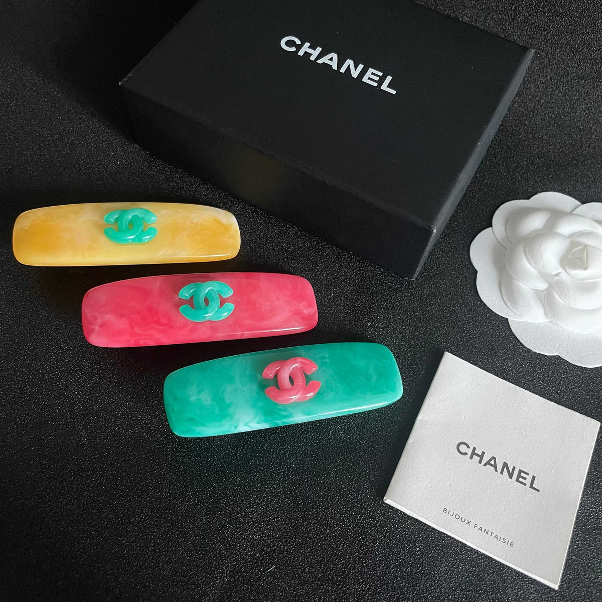 Double-C Emblem Hair Clip – Design 028 side detail