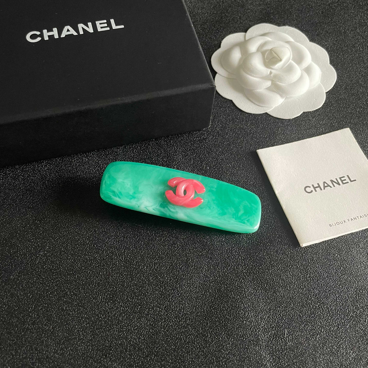 Double-C Emblem Hair Clip – Design 029 styled product view