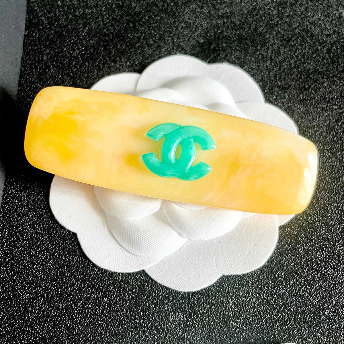 Double-C Emblem Hair Clip – Design 028 front product view