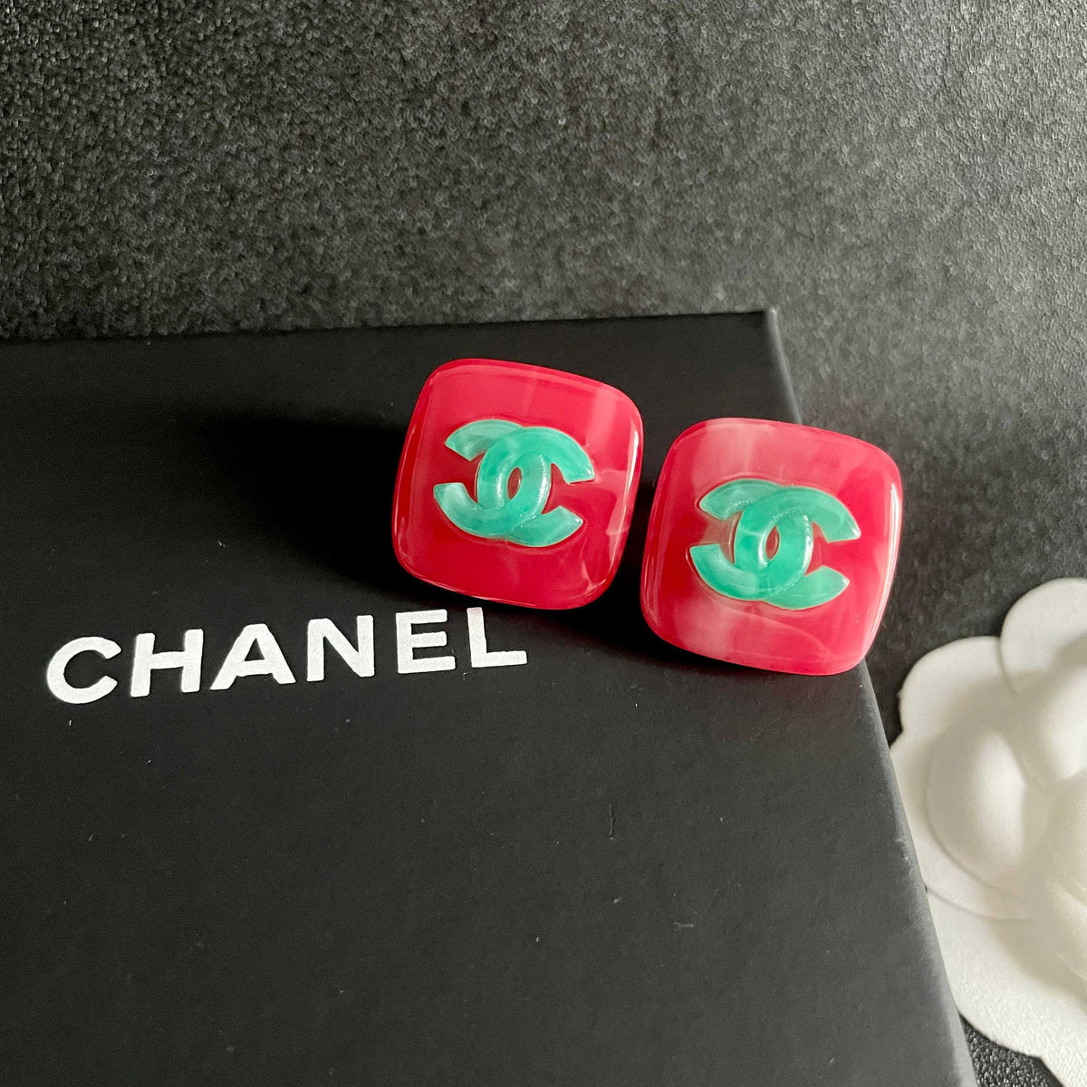 Double-C Emblem Stud Earrings in Polished Metal-Tone – Design 320 detail view