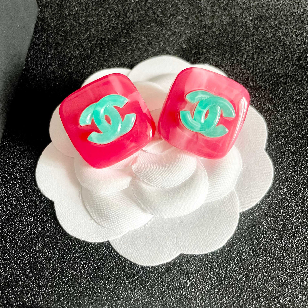 Double-C Emblem Stud Earrings in Polished Metal-Tone – Design 023 front product view