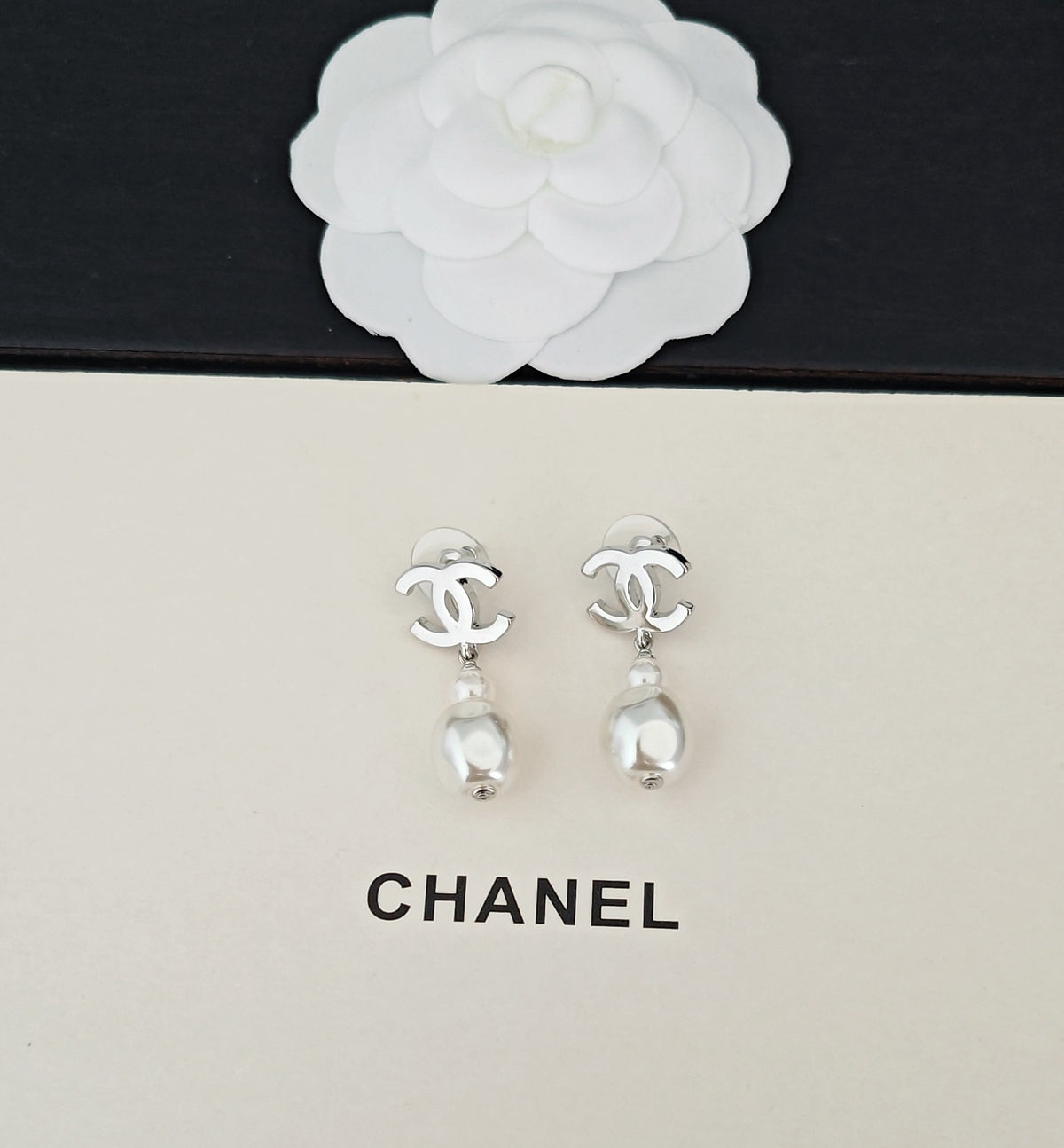 Pearl Pearl-Detail Statement Earrings – Pearl Detail – Design 013 side detail