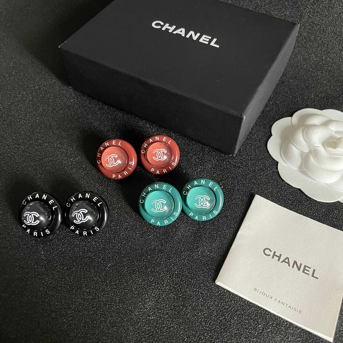 Double-C Emblem Stud Earrings in Polished Metal-Tone – Design 172 side detail